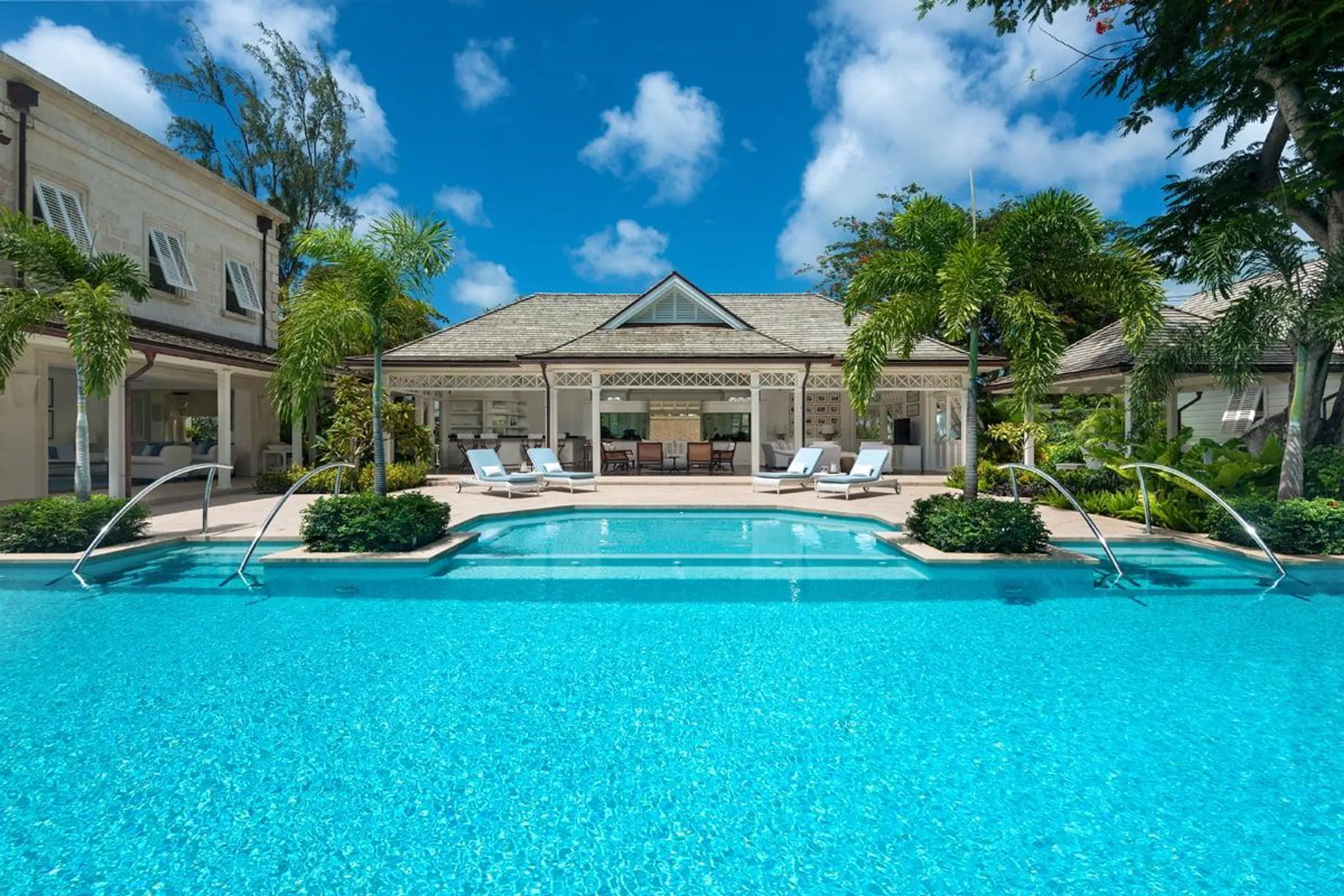 Barbados Impeccably Designed Beachfront Villa with Tropical Gardens and Infinity Pool — photograph 6