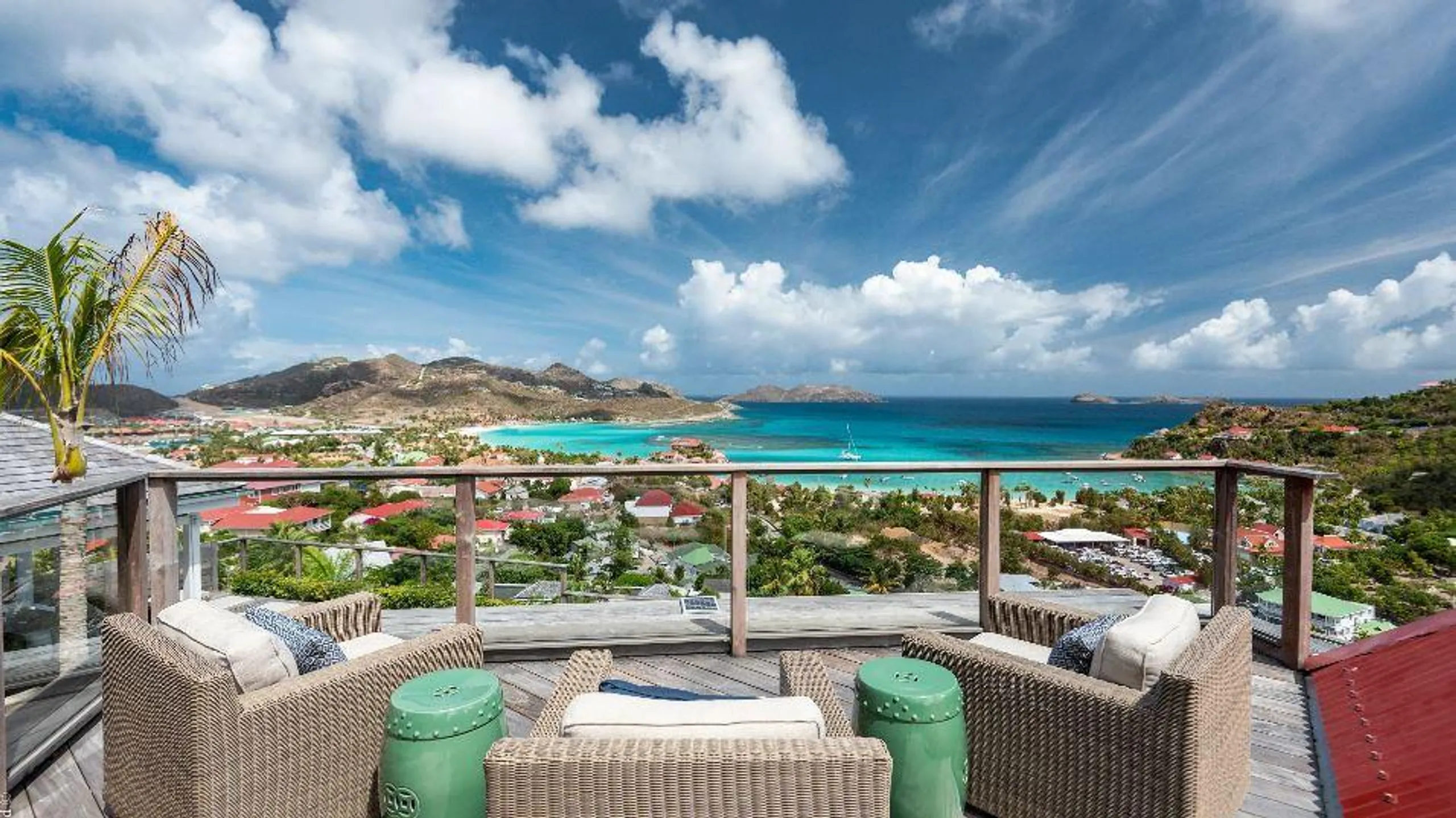 Chic Luxe Villa in St. Barth's: Breathtaking Views of St. Jean Bay — photograph 9