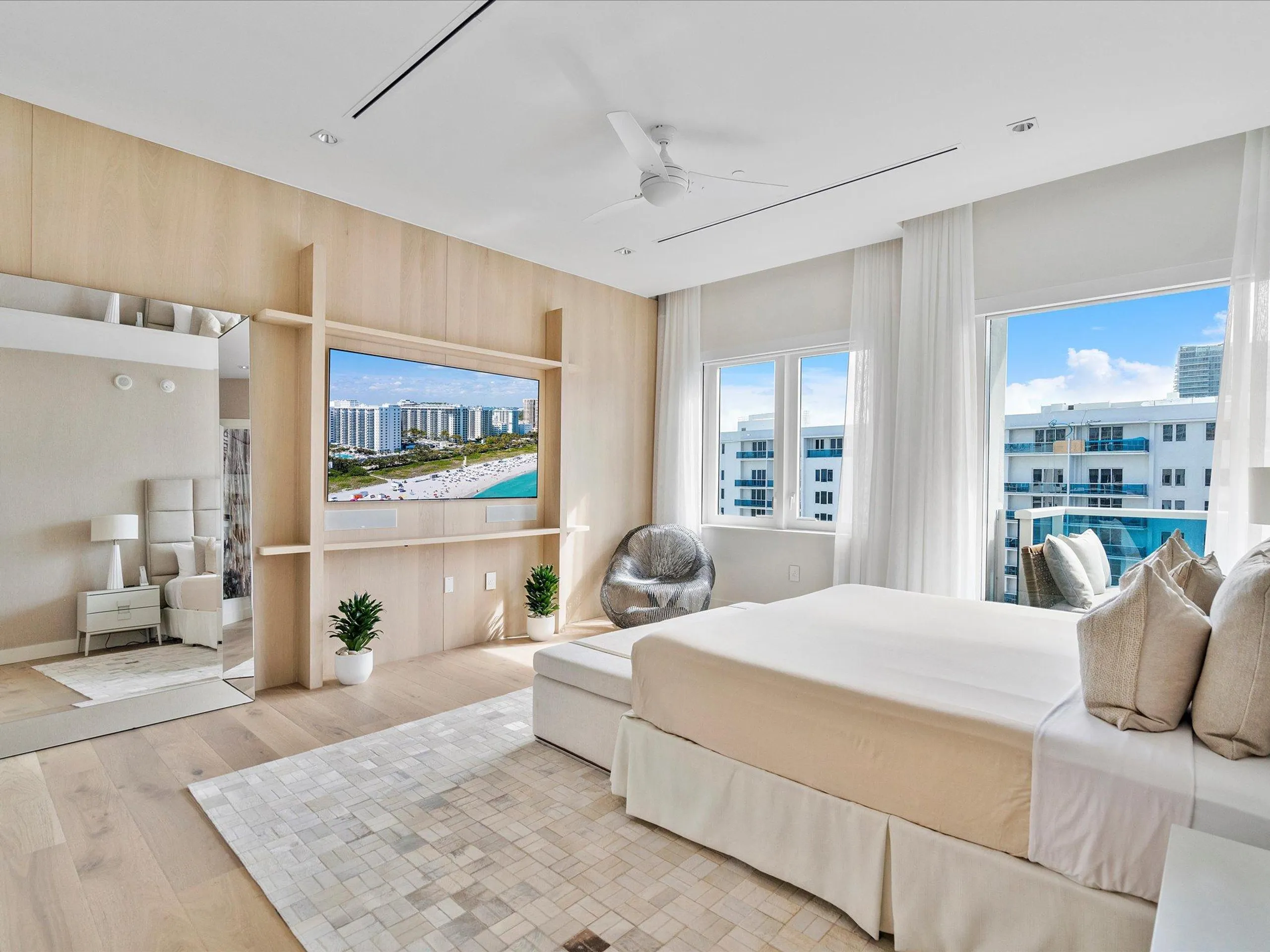 Elegant Oceanview Retreat with Walks to Beach. — photograph 9