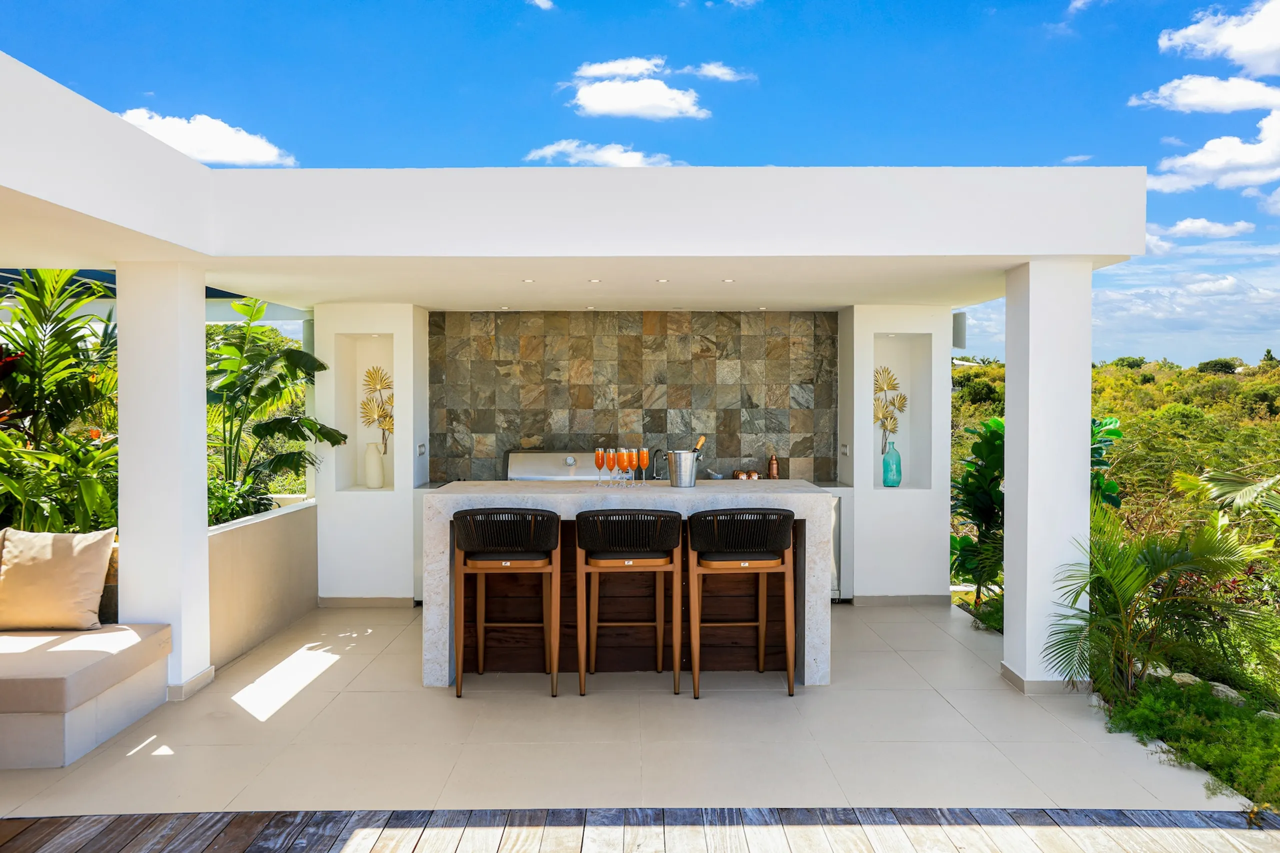 Stylish 5BR Terres Basses Villa with Heated Pool, Jacuzzi, & Panoramic Views — photograph 9