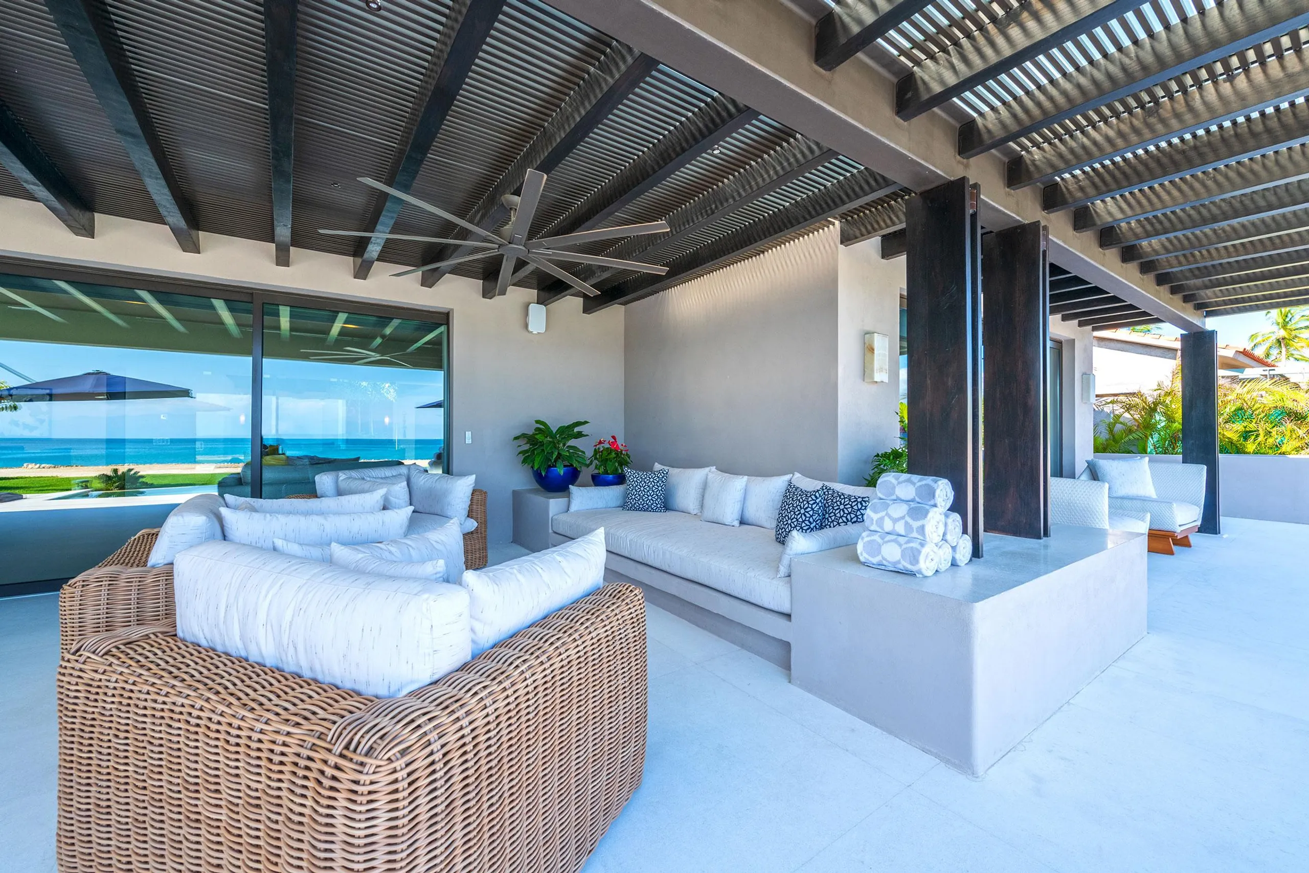 Luxury Villa with Spectacular Views and Infinity Pool — photograph 10
