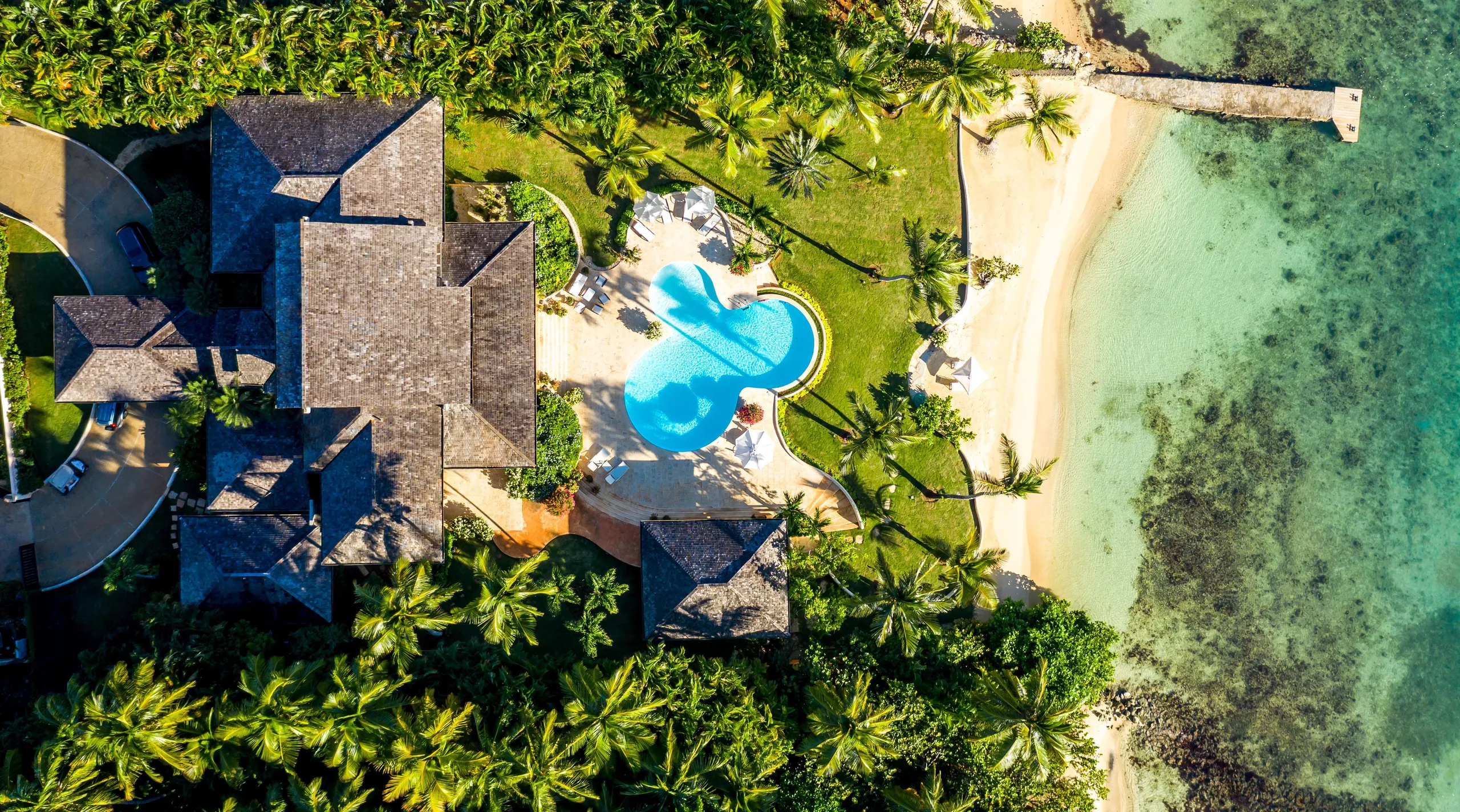 Majestic Villa with Pool and Stunning Ocean Views — photograph 3