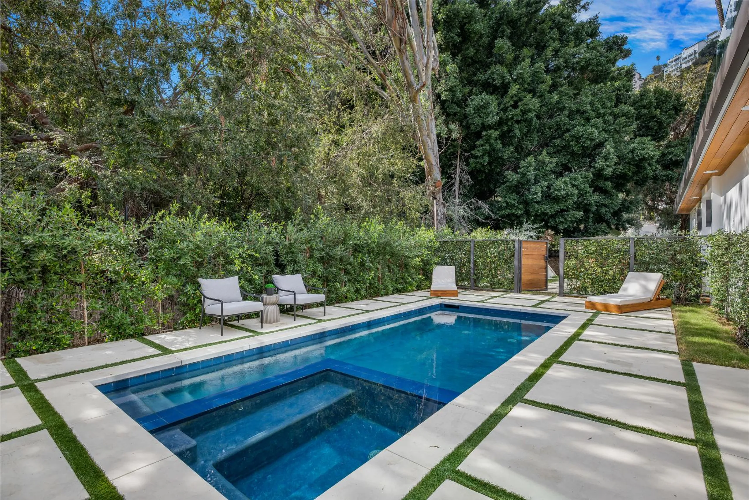 Modern Laurel Canyon Estate with Luxury Pool — photograph 3