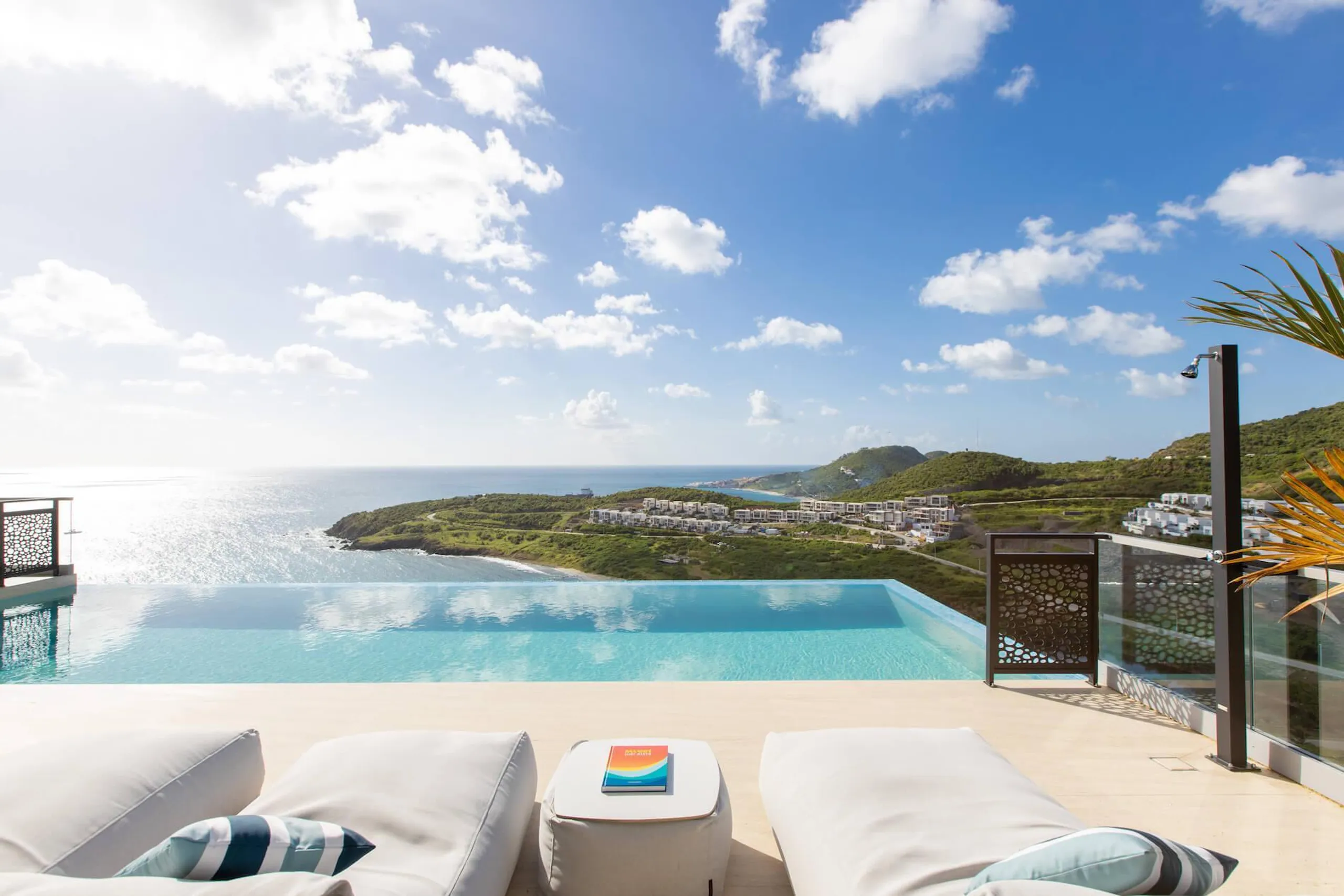 Indigo Bay's Decadence Luxury Villa with Infinity Pool and Breathtaking Ocean Views — photograph 6