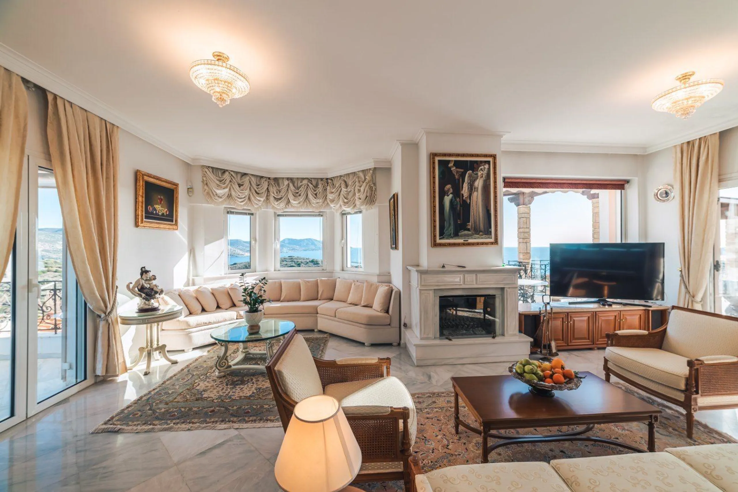 Pristine Luxury Villa with Outstanding Views and Private Pool — photograph 8