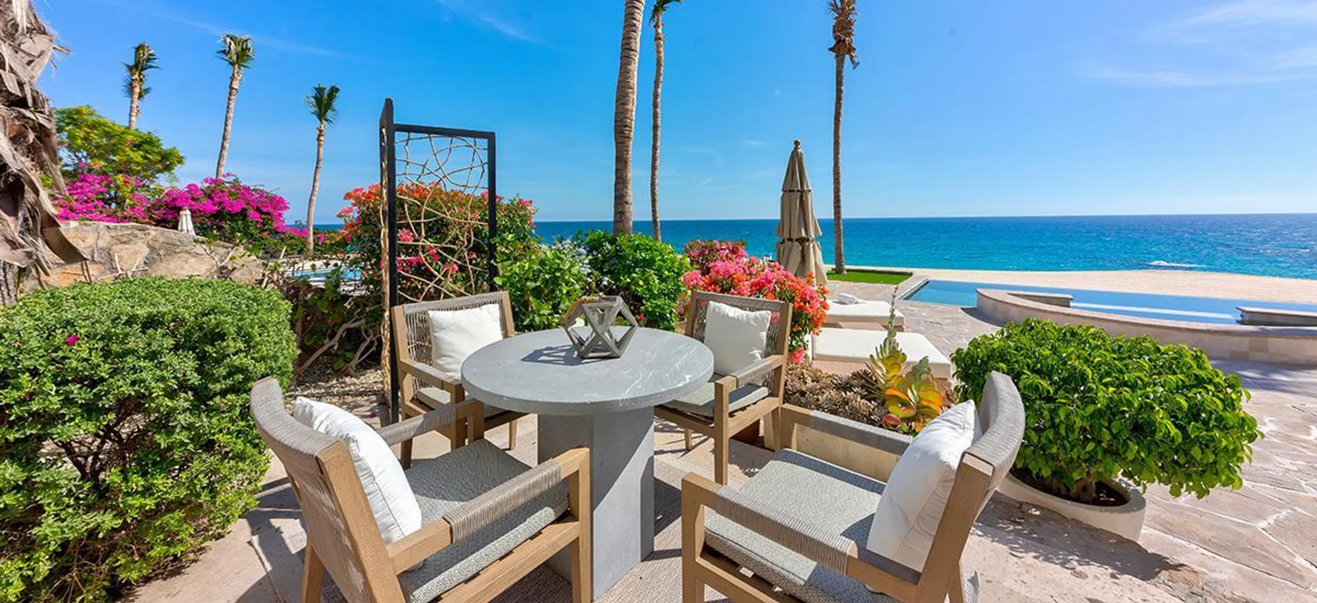 Contemporary Beachfront Villas Del Mar Luxe Retreat with Infinity Pool and Ocean Views — photograph 5