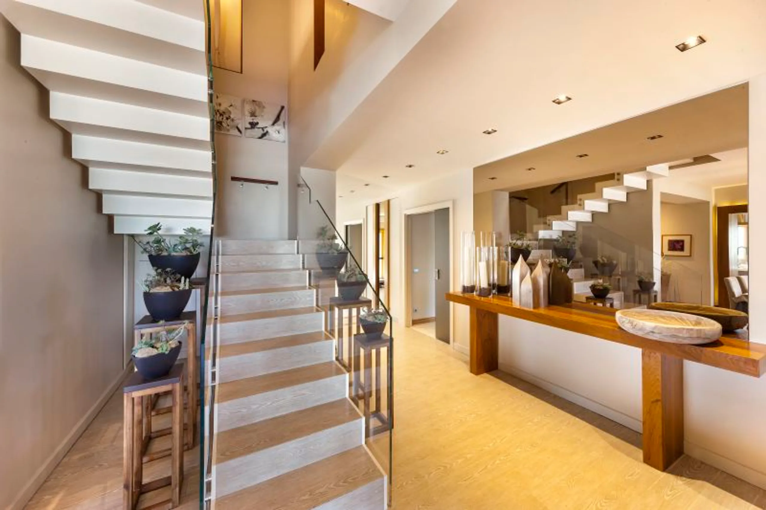 Radiant Modern-Minimalist Villa with Private Pool and Sea Views — photograph 8