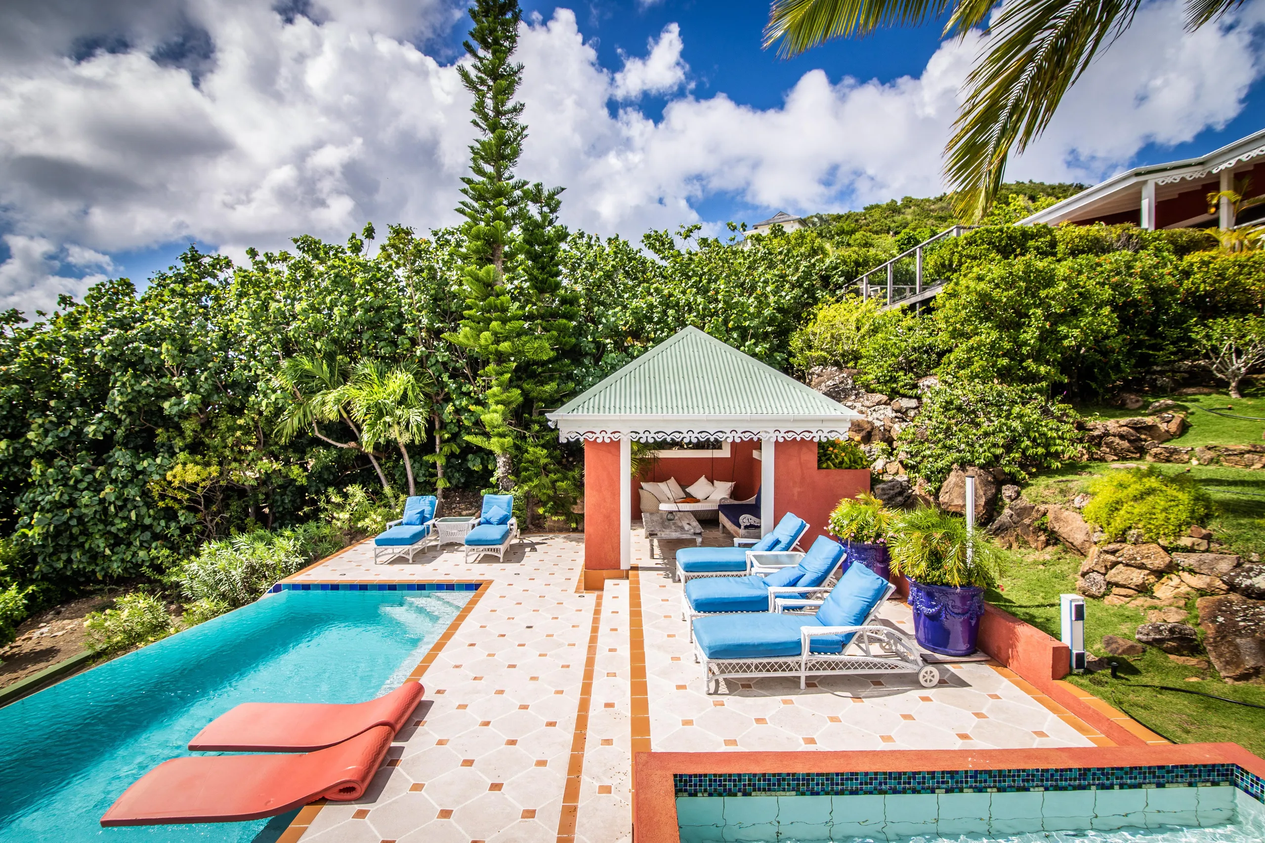 Noble Tropical Villa with Infinity Pool and Walks to Beach, Colombier