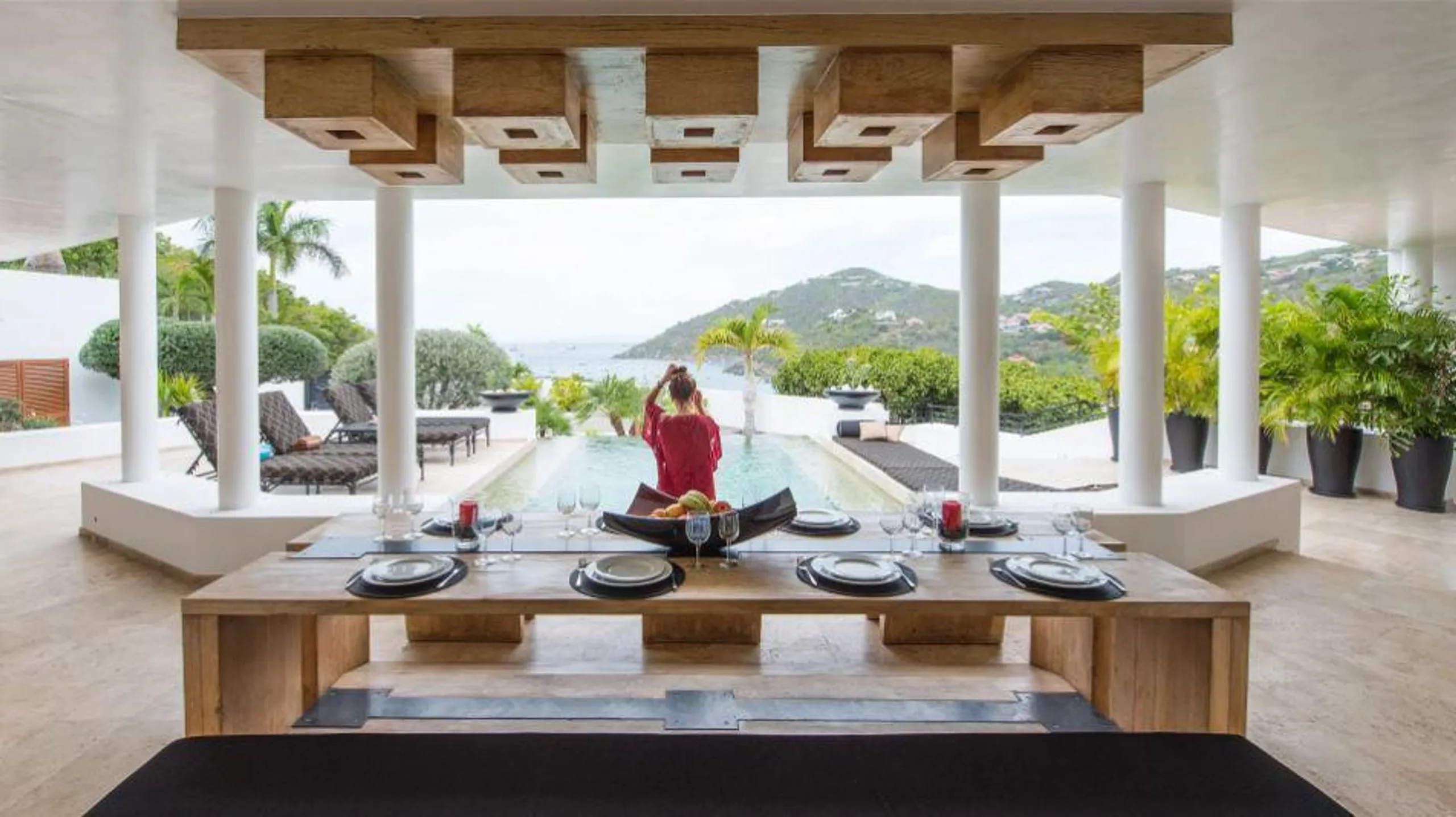 Majestic Luxe Villa with Infinity Pool and Jacuzzi Overlooking Gustavia — photograph 5