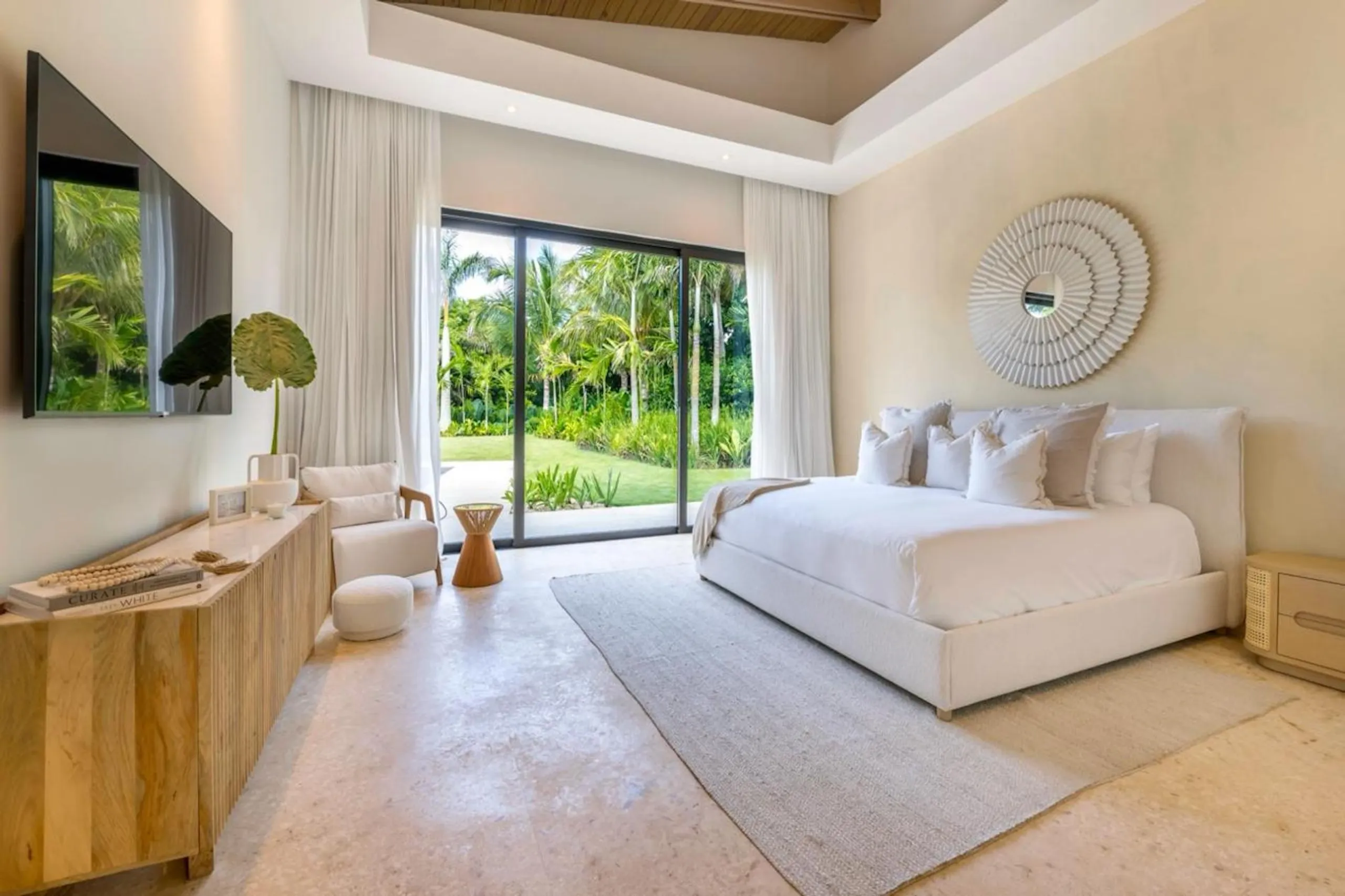 Premium Serenity Near Minitas Beach with Pool — photograph 11