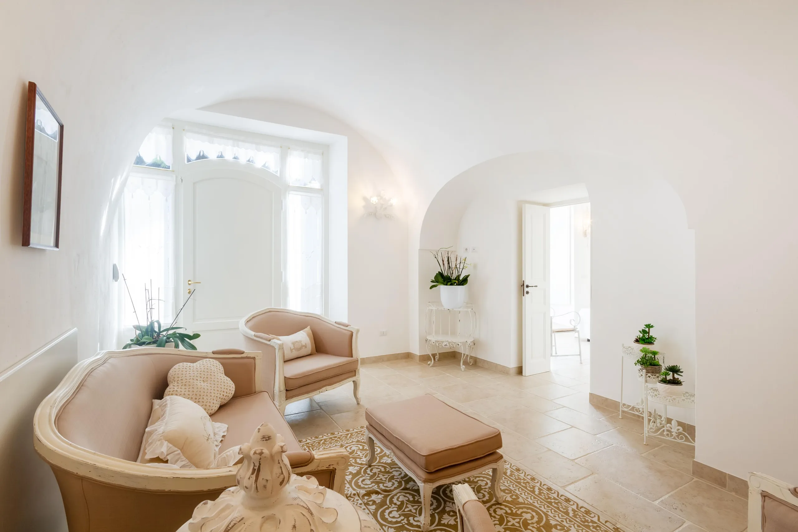 Majestic Apulia Estate with Gorgeous Pool and Exhilarating Views — photograph 8
