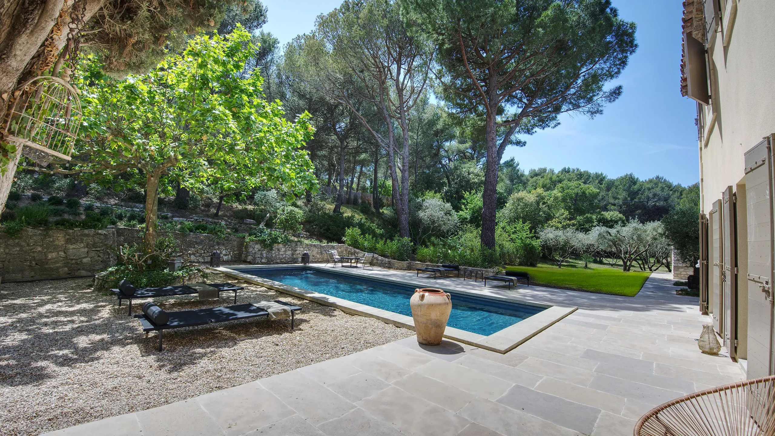 French Bliss Villa With Pool and Panoramic Mountain Views — photograph 12