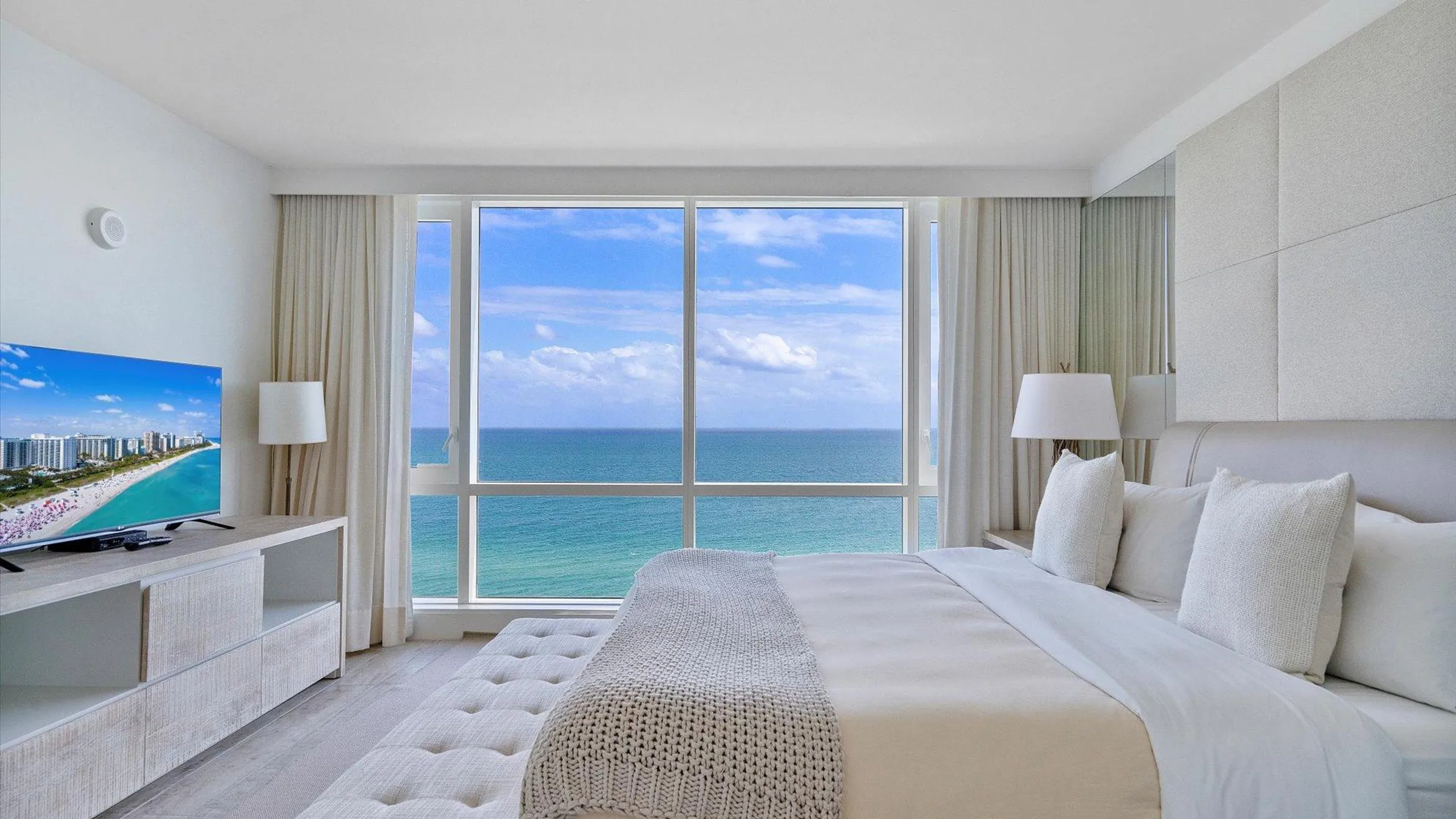 Superb Oceanside Retreat with Stunning Views — photograph 6