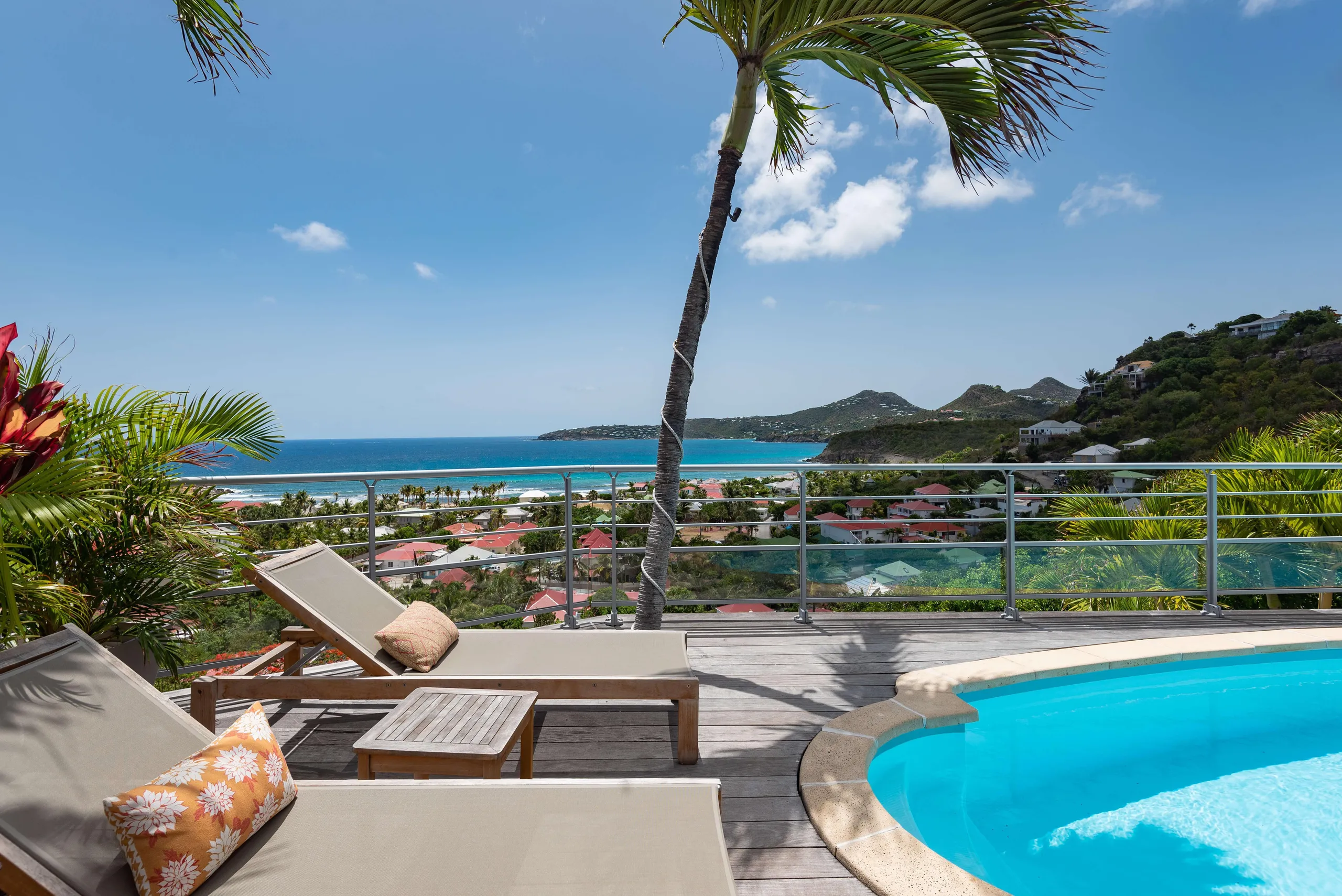 Chic and Charming Villa with Private Pool and Ocean Views — photograph 3