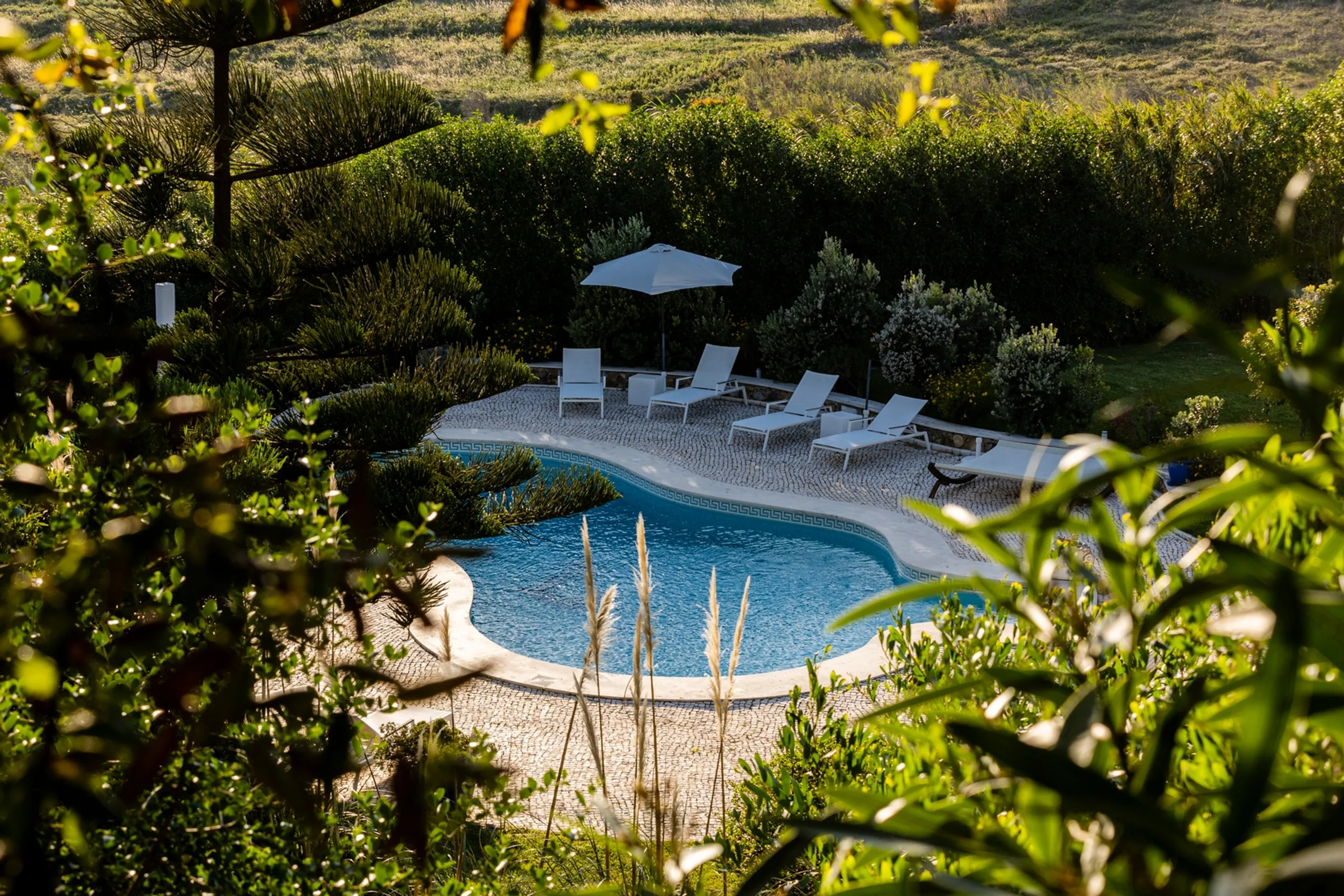 Lavish Abode in Sintra-Cascais Natural Park with Private Pool and Unobstructed Atlantic Ocean Views — photograph 5