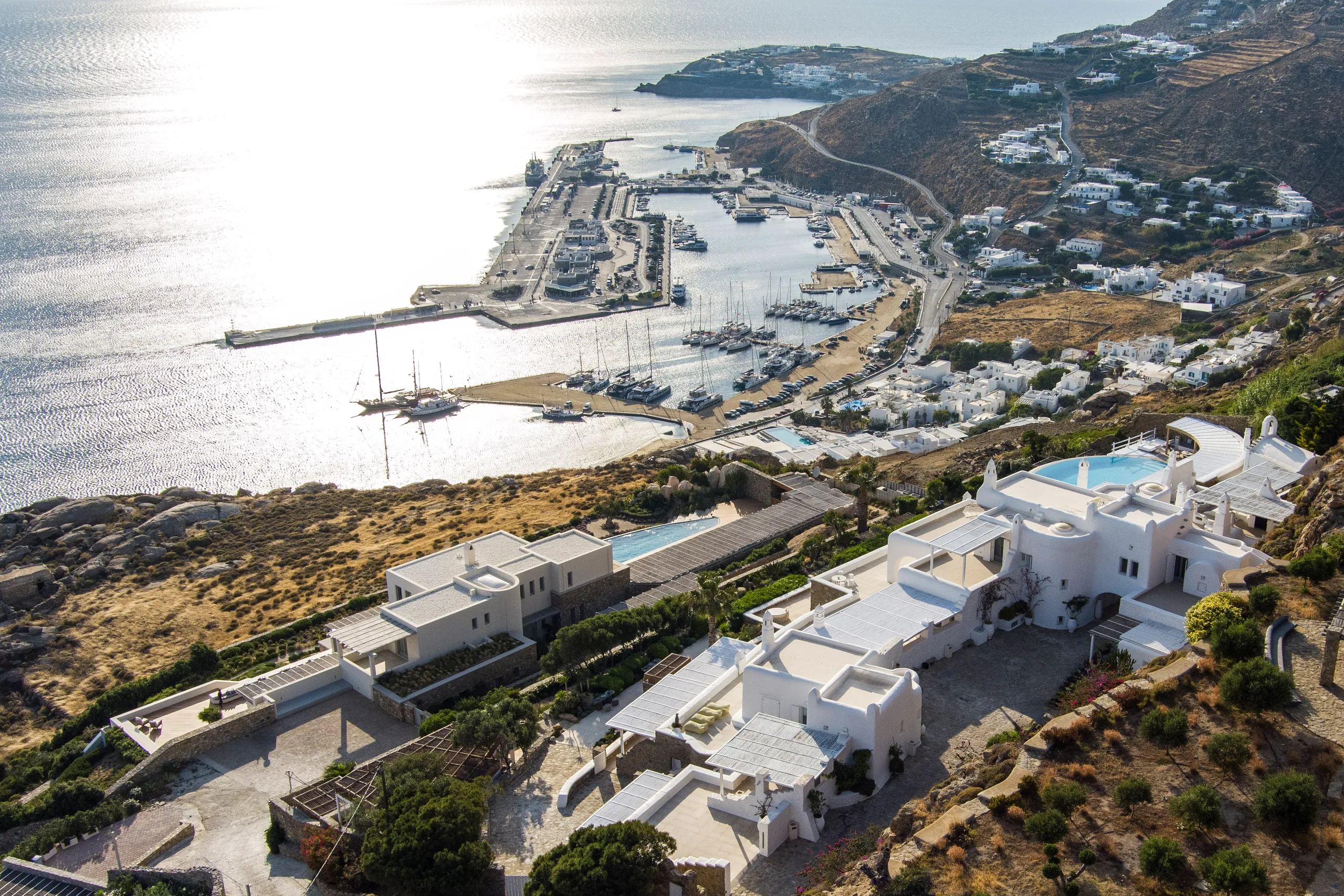 Superior Mykonos Accommodation with Private Pool, Sauna and Overlooking Port — photograph 4