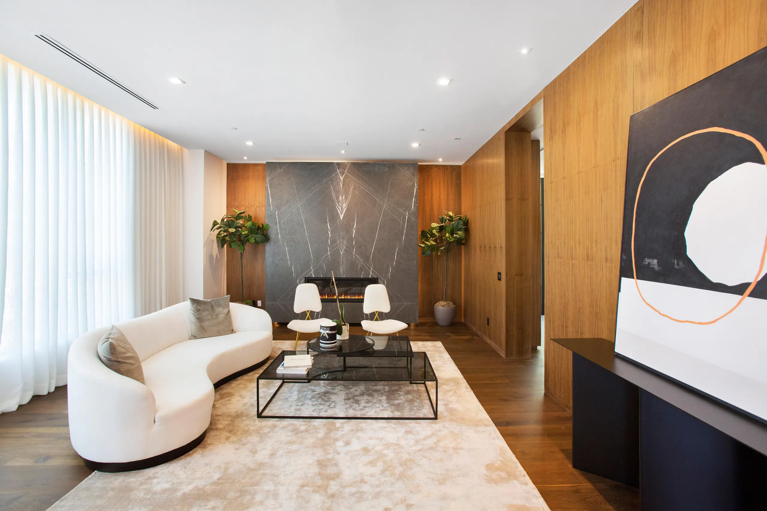 Modern Beverly Hills with Incredible Amenities — photograph 5