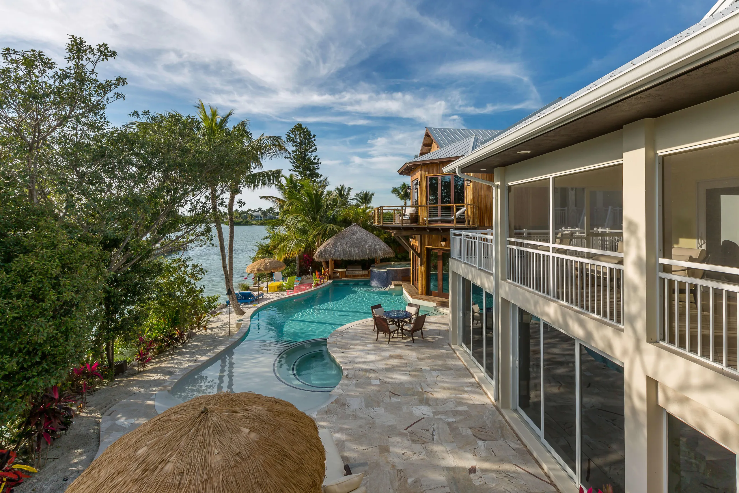 Florida Keys Oceanfront Luxury Villa with Tiki Pool and Many Amenities — photograph 8
