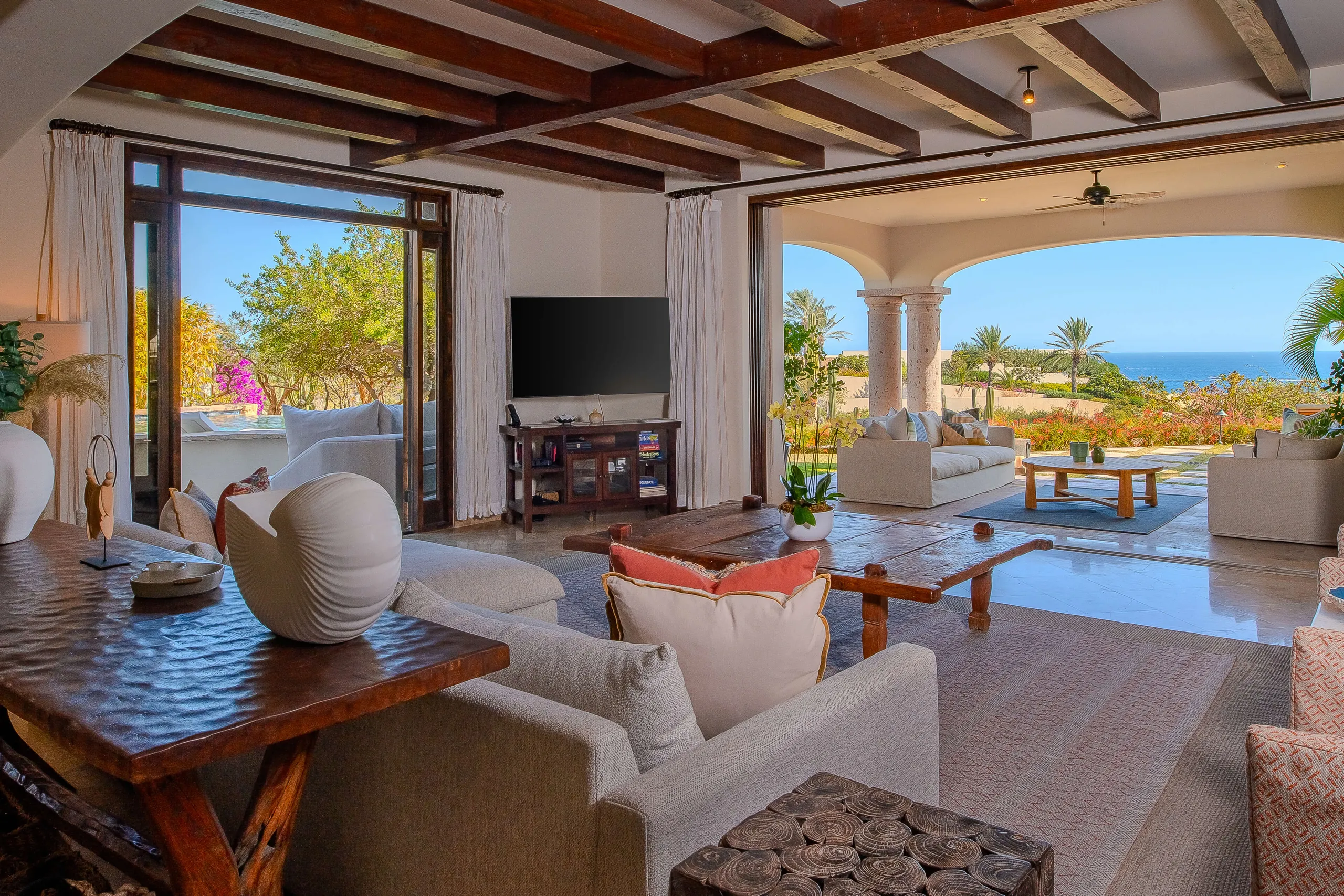 Stunning Beachfront Villa in Cabo del Sol with Private Pool, and Ocean Views — photograph 12