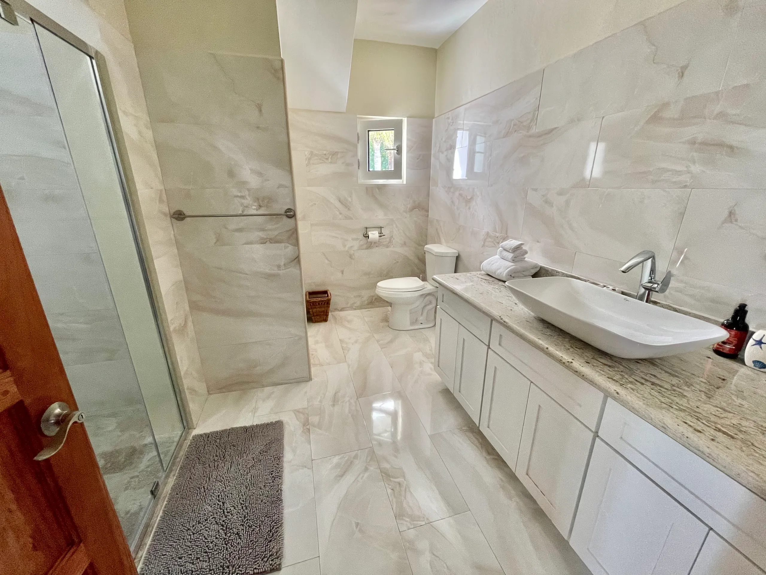 Lovely 5-Bedroom Villa in Oracabessa with Private Pool, Panoramic Sea Views and Lush Landscaped Grounds — photograph 12