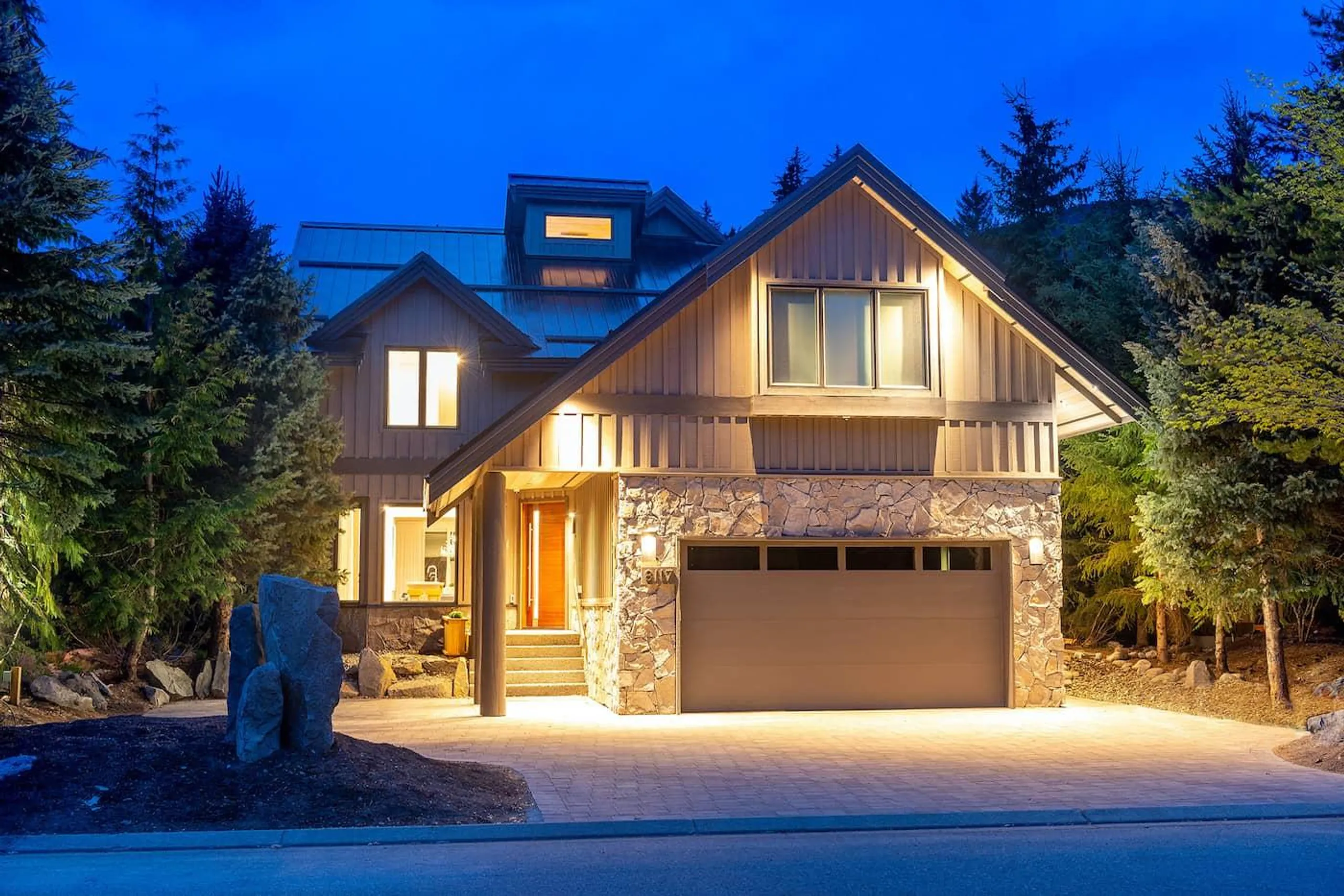 Luxurious Retreat with Majestic Mountain Views and Grandiose Poolside Elegance VILLAWAY® — photograph 5