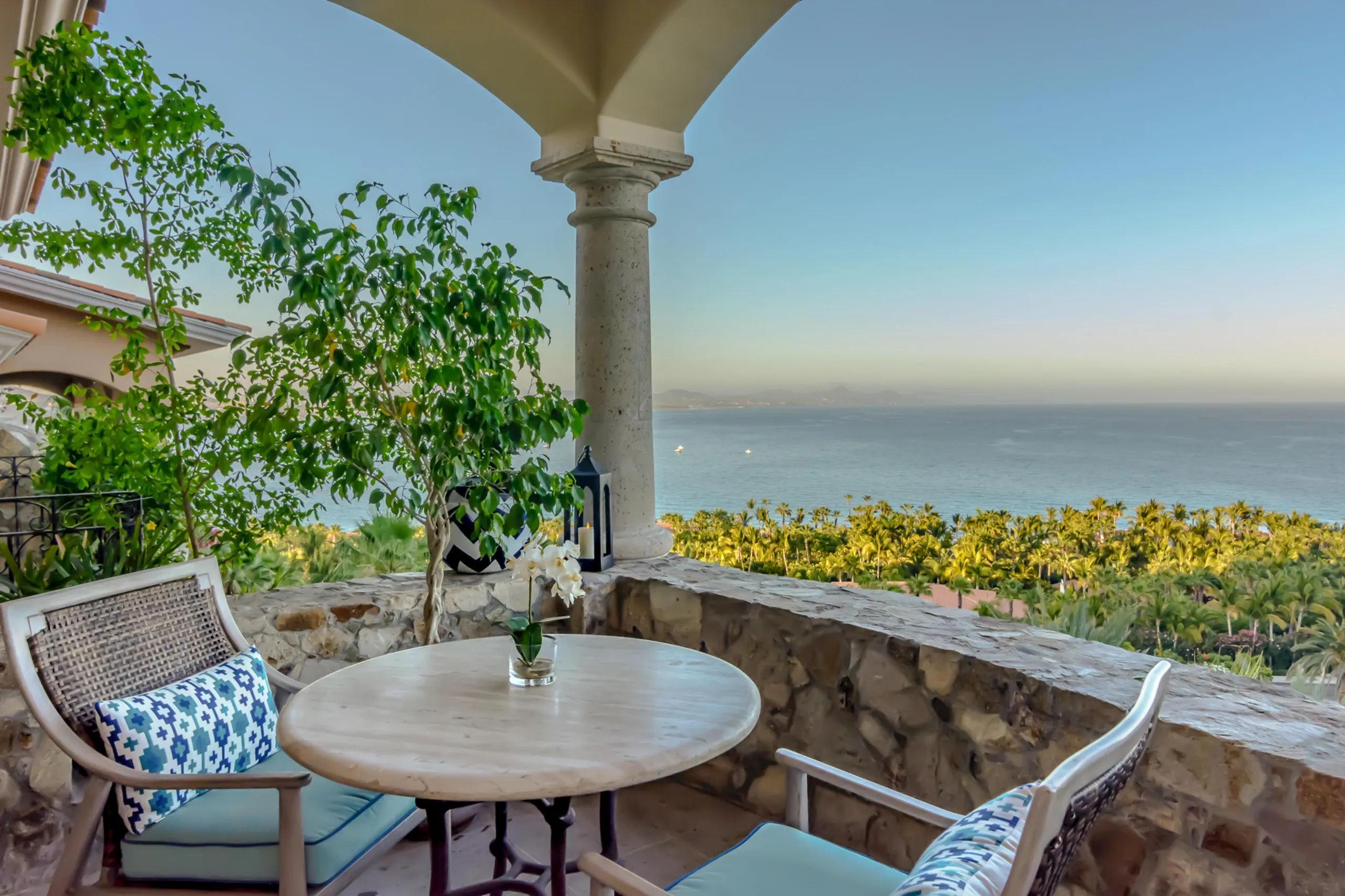 Lush Living in this Palmilla Villas Del Mar Estate with Infinity Pool and Panoramic Ocean Views — photograph 12
