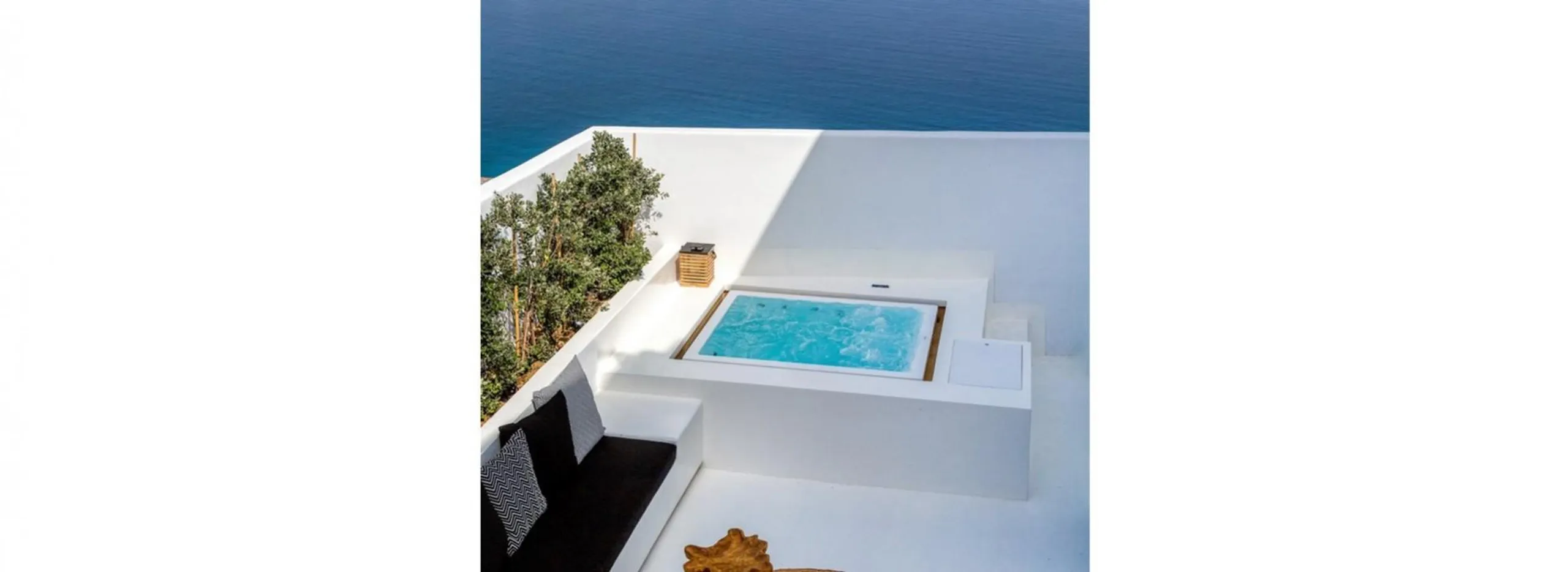 Sumptuous Retreat with Infinity Pool and Majestic Mountain Views — photograph 3