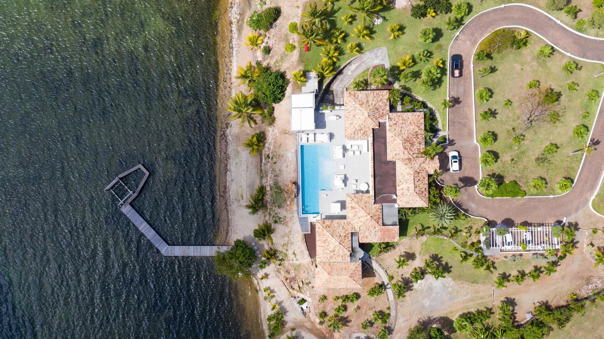 Secluded Hillside Private Luxury Villa with Infinity Pool and Private Beach with Dock — photograph 3