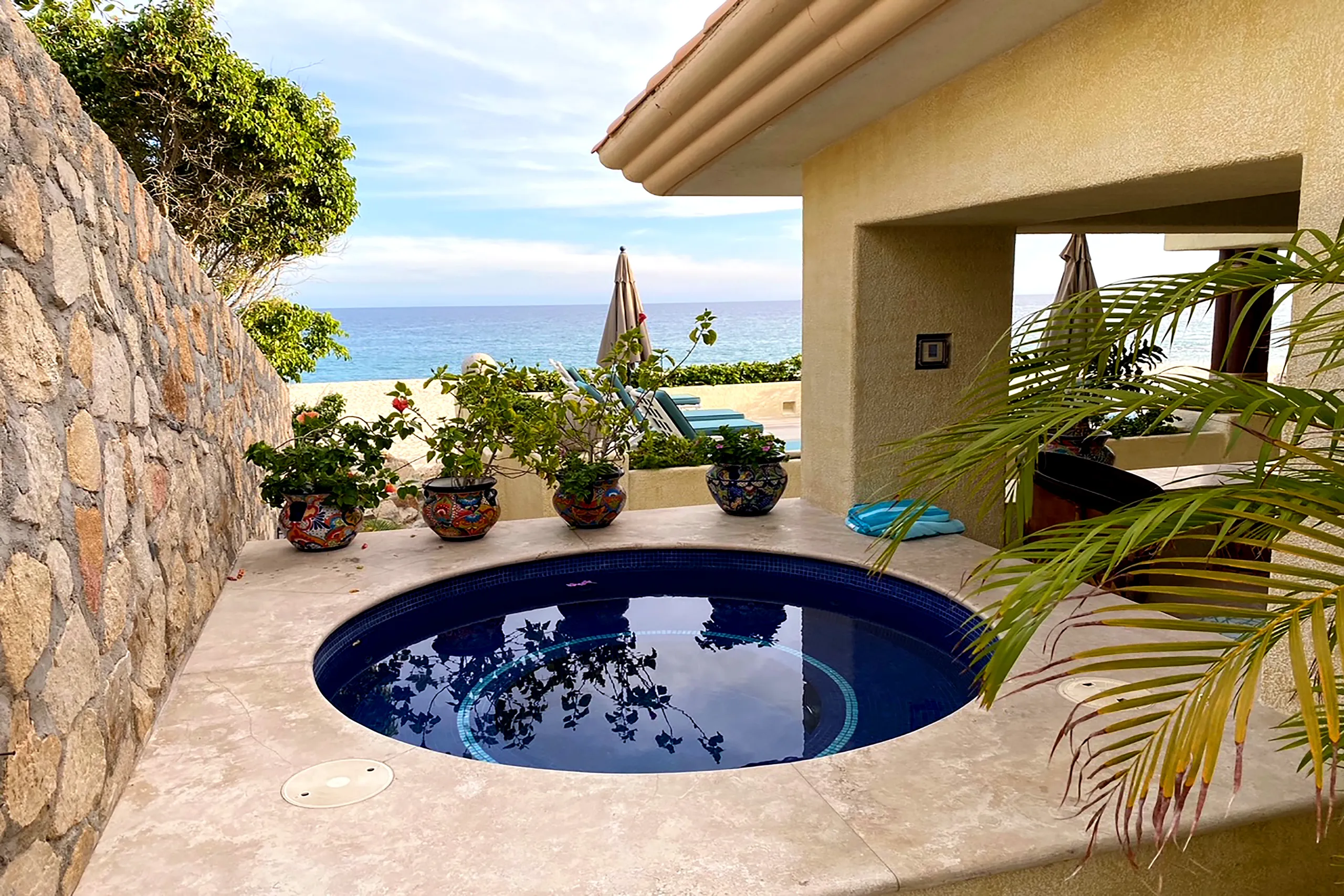 Costa Brava Resort Beachfront Luxury Villa with Infinity Pool and Ocean Views — photograph 4