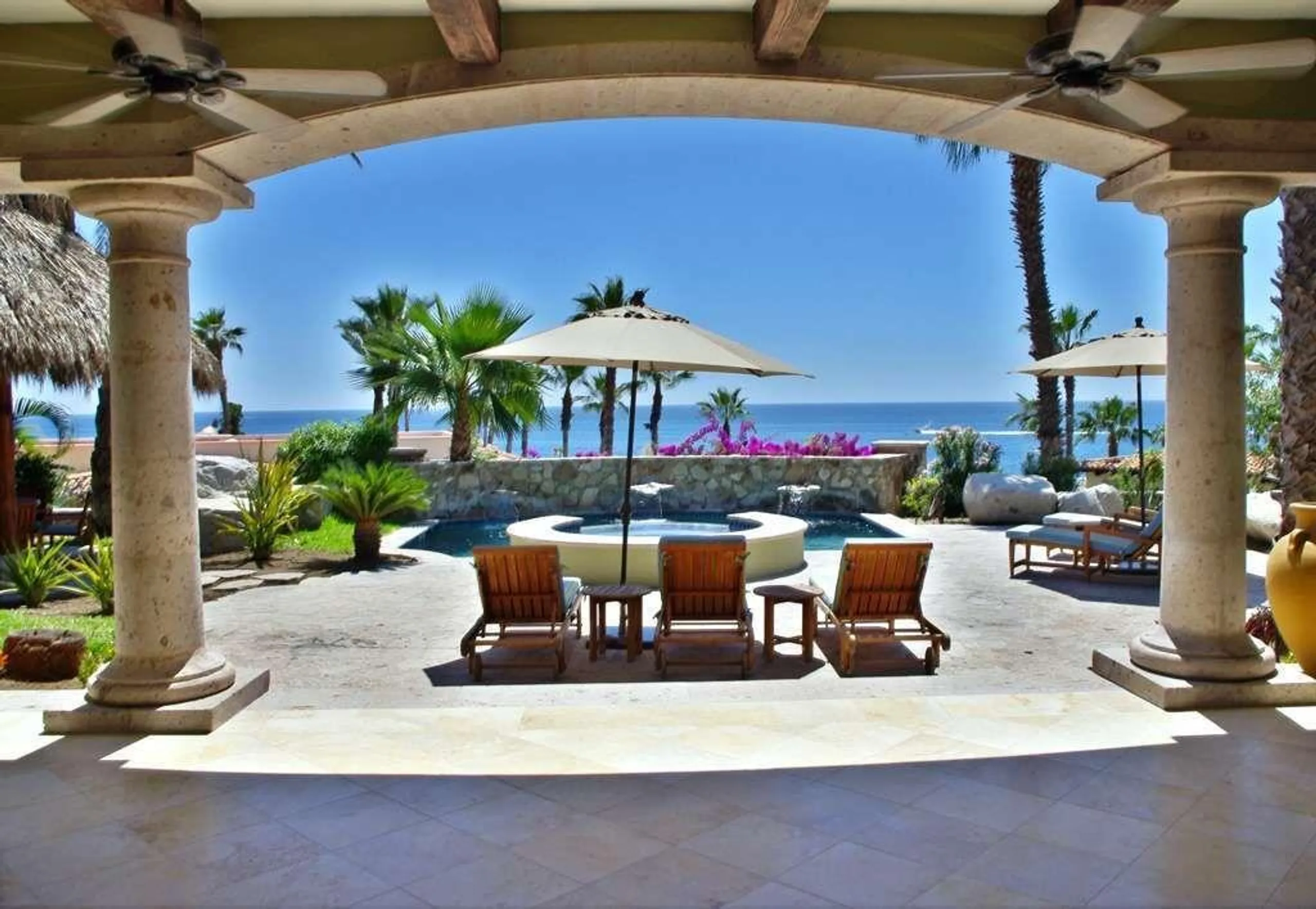 Punta Ballena Beachfront Villa with Private Pool and Ocean Views — photograph 8
