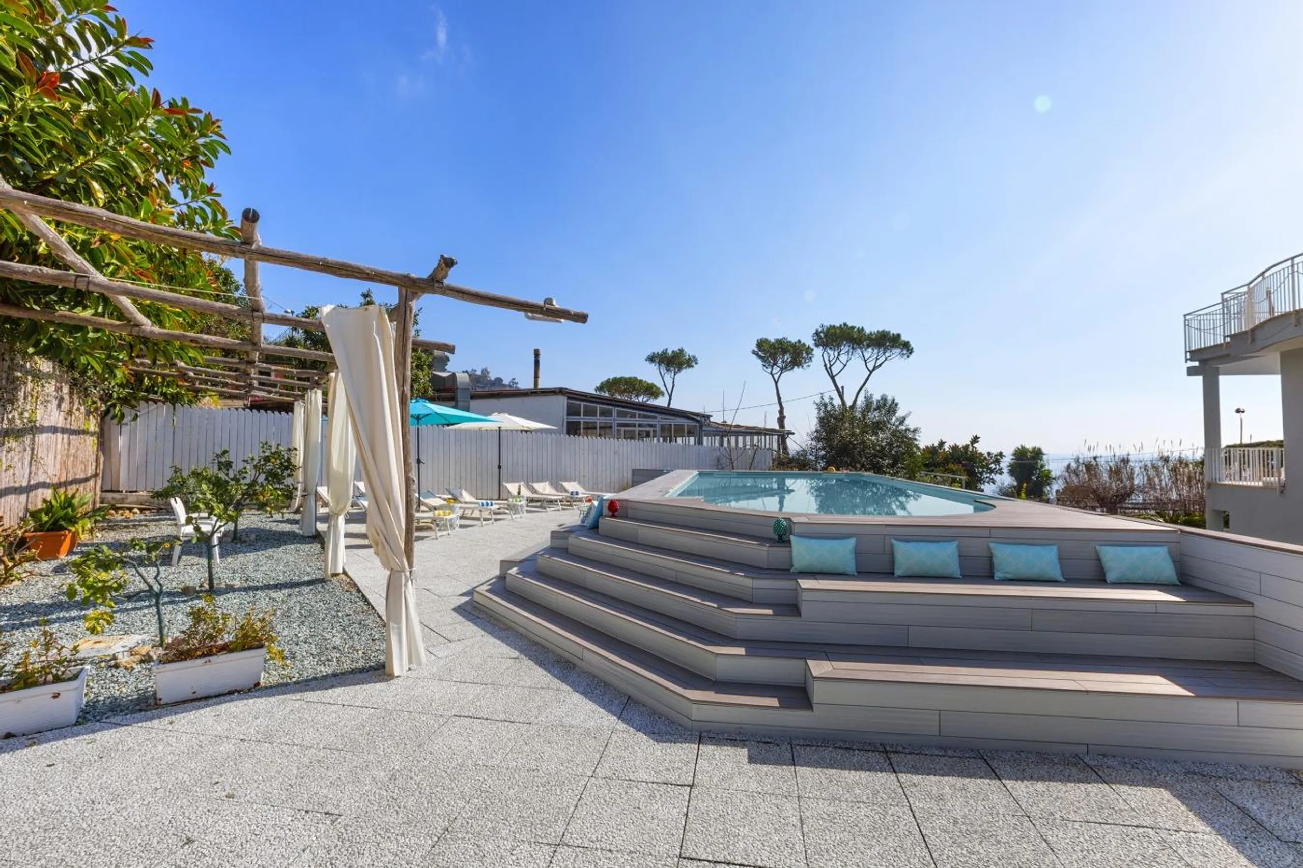 Elegant Villa with Private Pool and Peninsula Coasts View — photograph 6