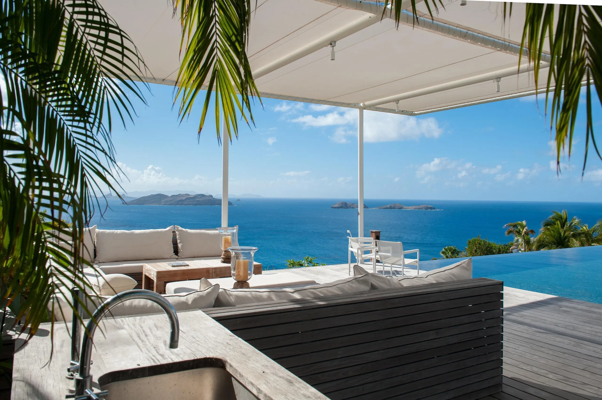 Classical Ocean View Villa with Infinity Pool and Sweeping Ocean Views — photograph 2