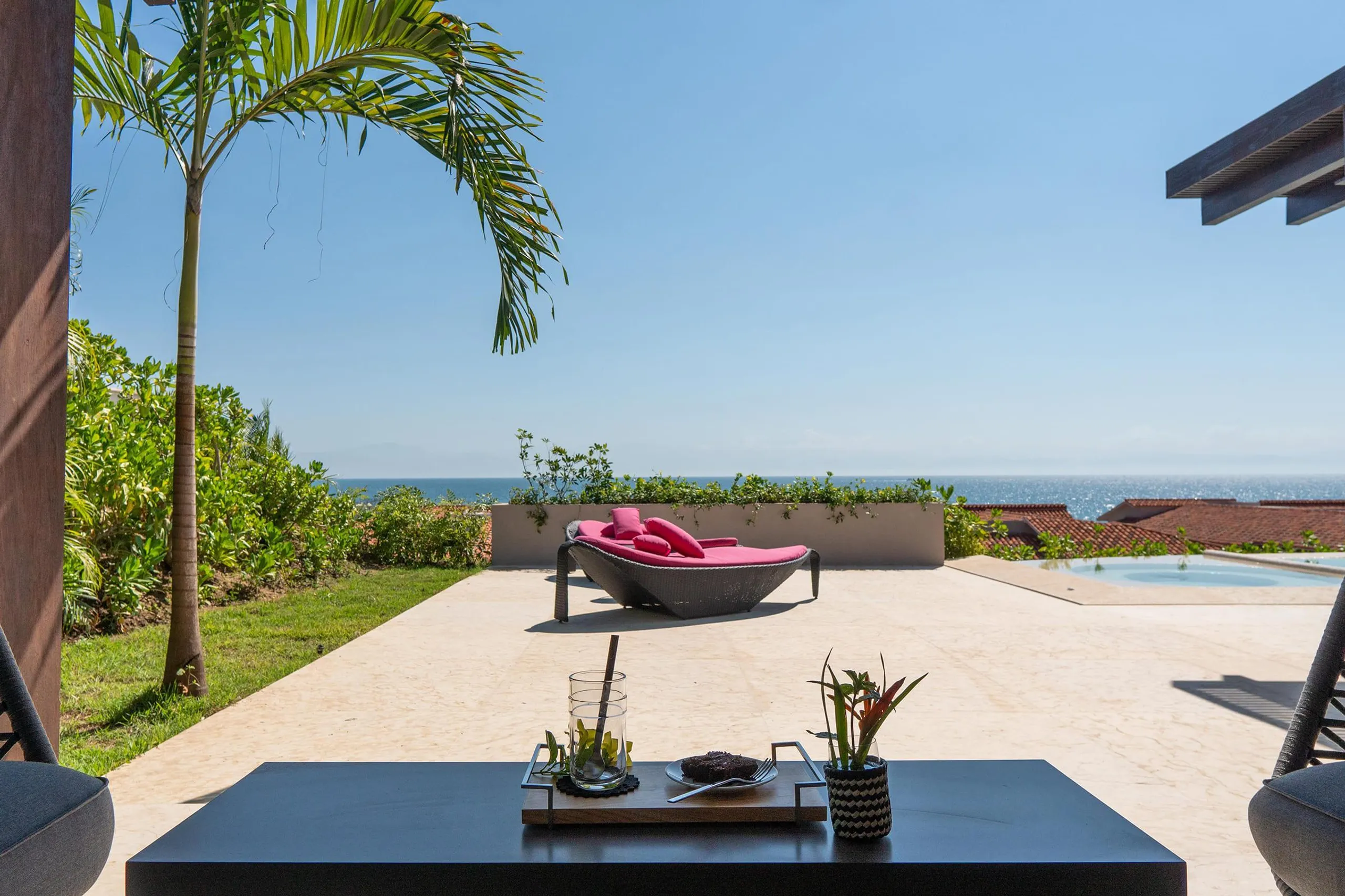 Refined Luxury View Villa with Infinity Pool and Ocean Views — photograph 10
