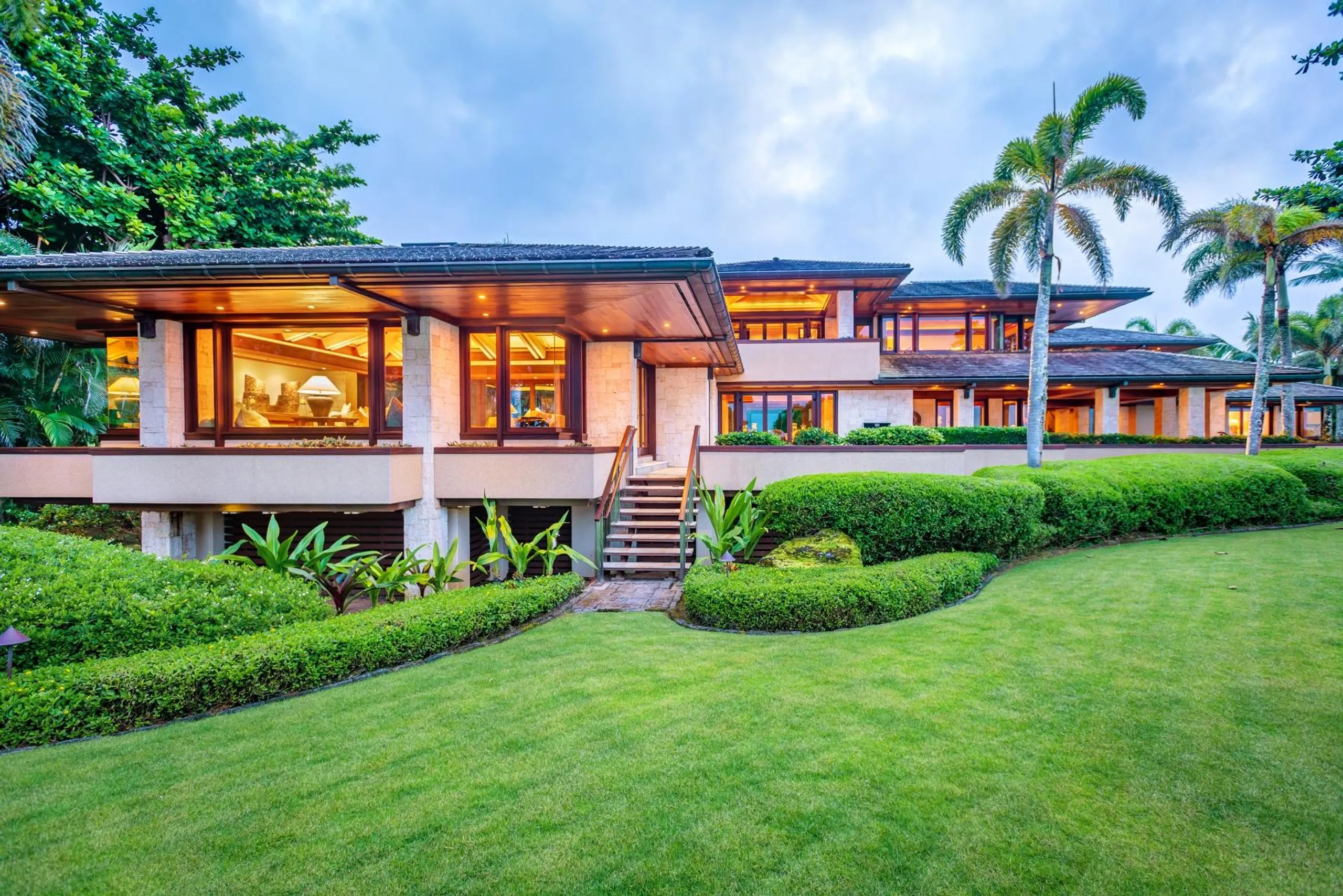Villa setting in Hawaii