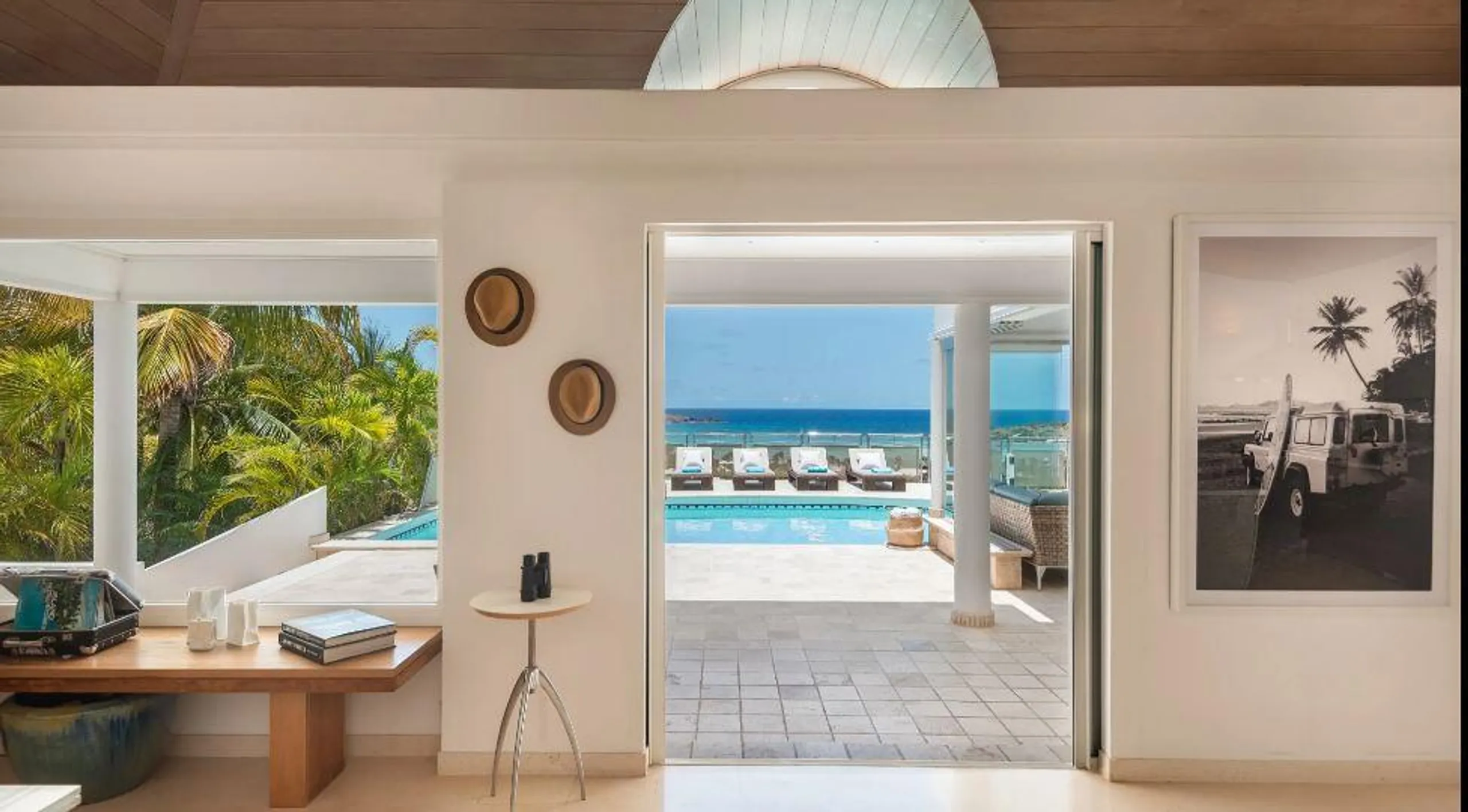 Secluded Paradise Villa Overlooking Crystal-Clear Lagoon — photograph 12