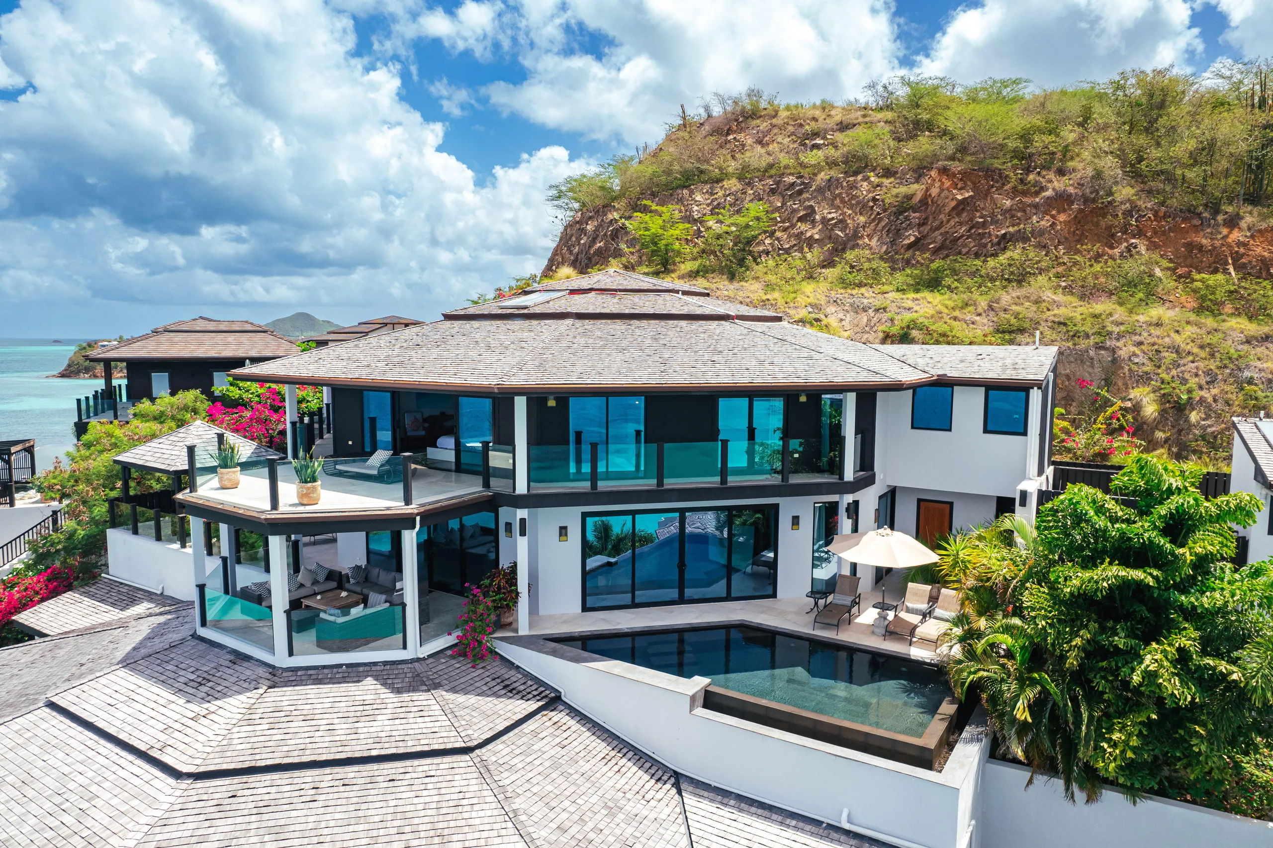Oceanfront Four Bedroom Villa with Infinity Pool, and 180-degree Panoramic Sea Views, Antigua