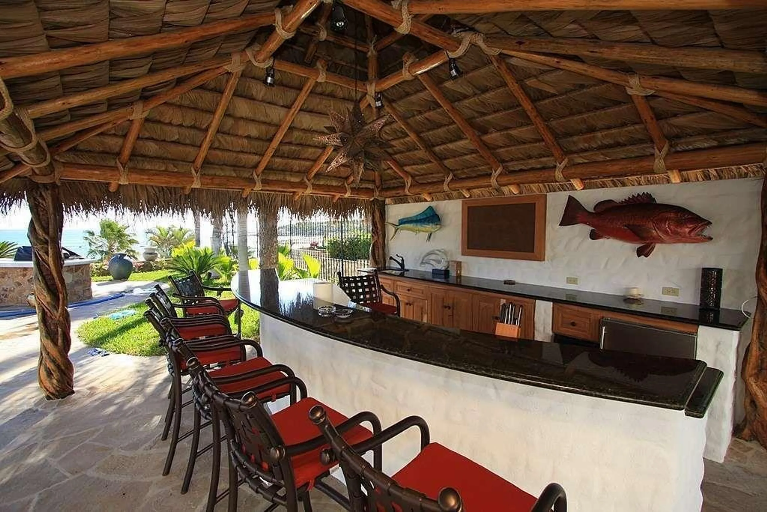 Classic Palmilla Beachfront Estate with Private Pool and Ocean Views — photograph 9
