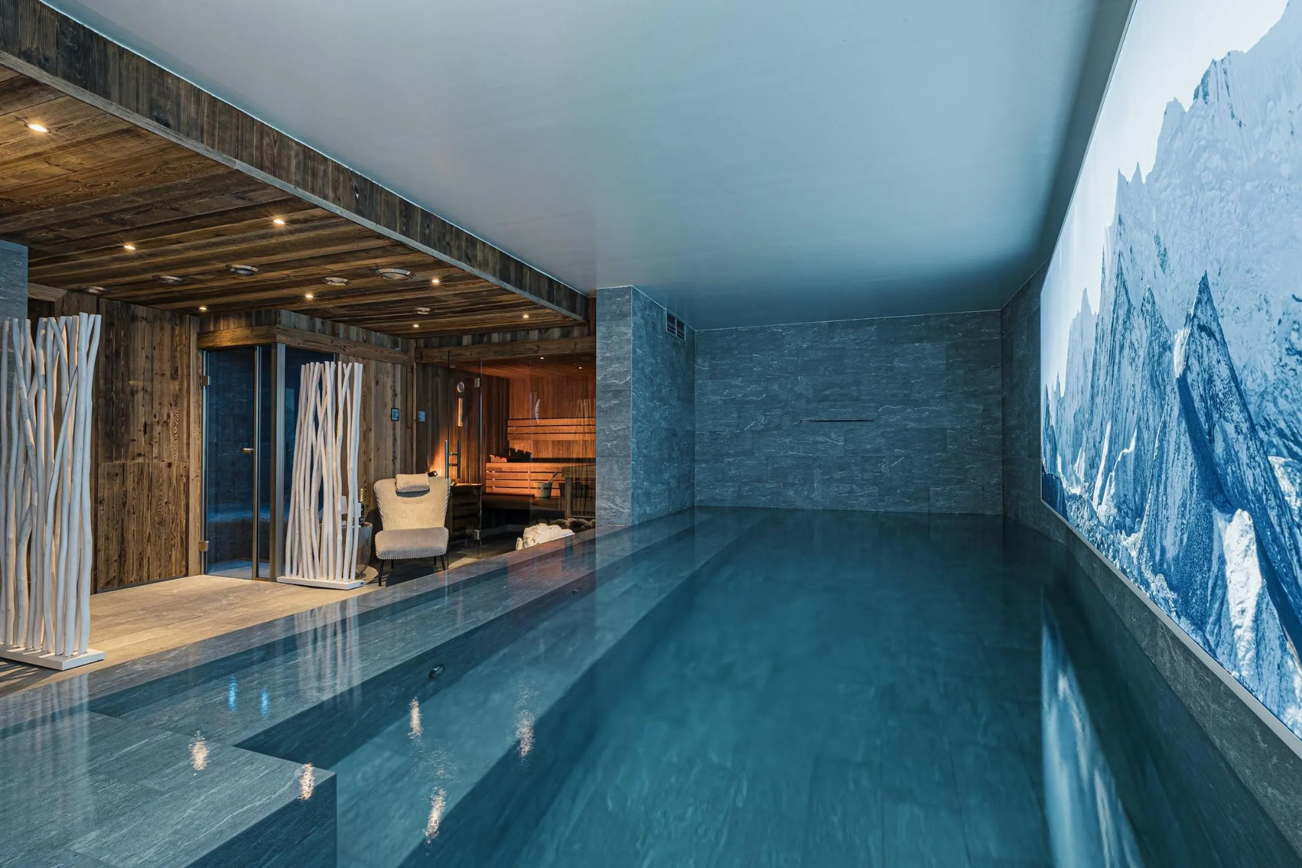 Val d'Isère Vista Haven Villa with Indoor Spa Pool — photograph 11