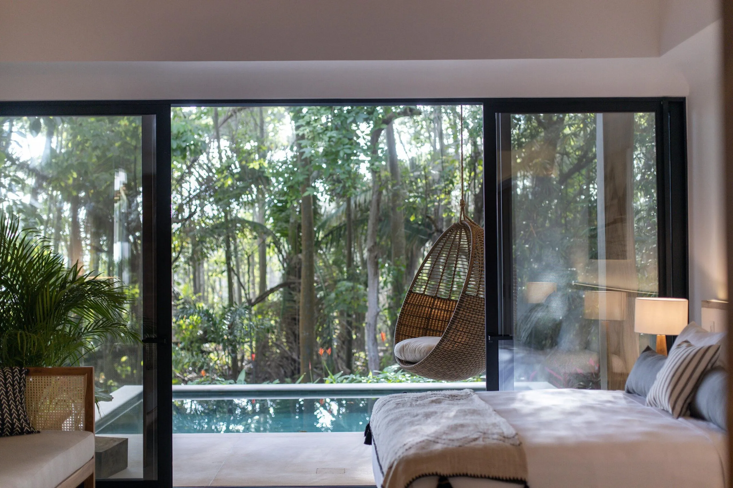 Stunning Beachfront Villa with Private Pool and Ocean Views — photograph 8
