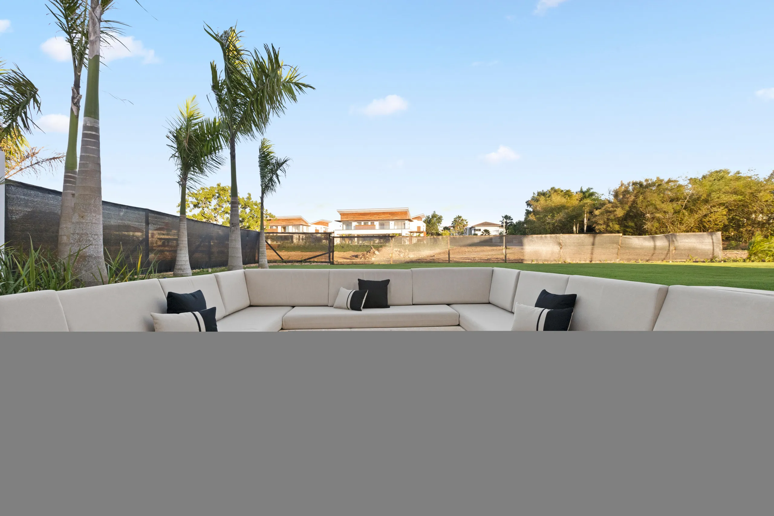 Superb Villa with Pool, Jacuzzi and Firepit — photograph 2