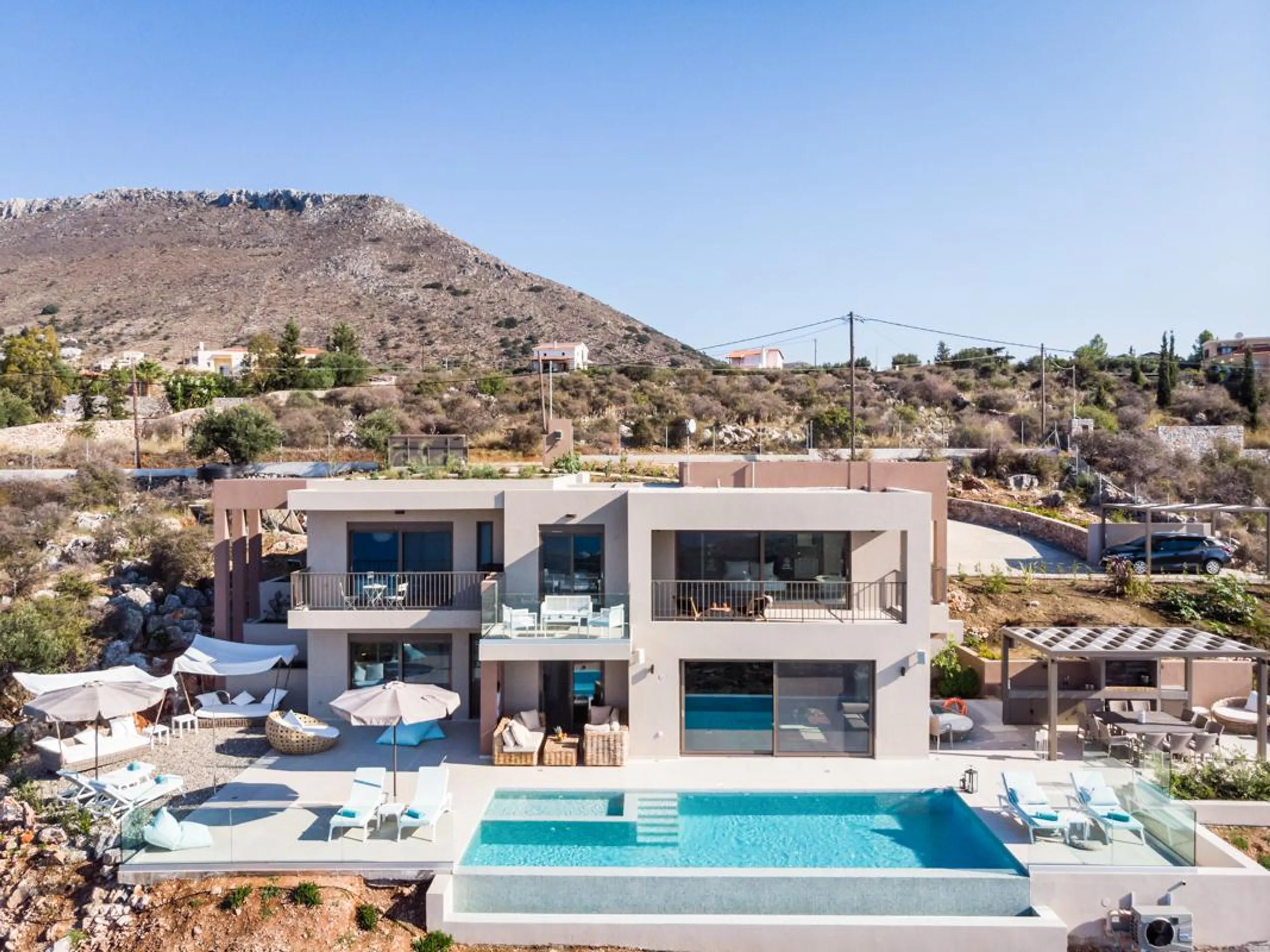 Luxurious Crete Villa with Heated Infinity Pool, Beach Access and Panoramic Sea Views, Apokoronos