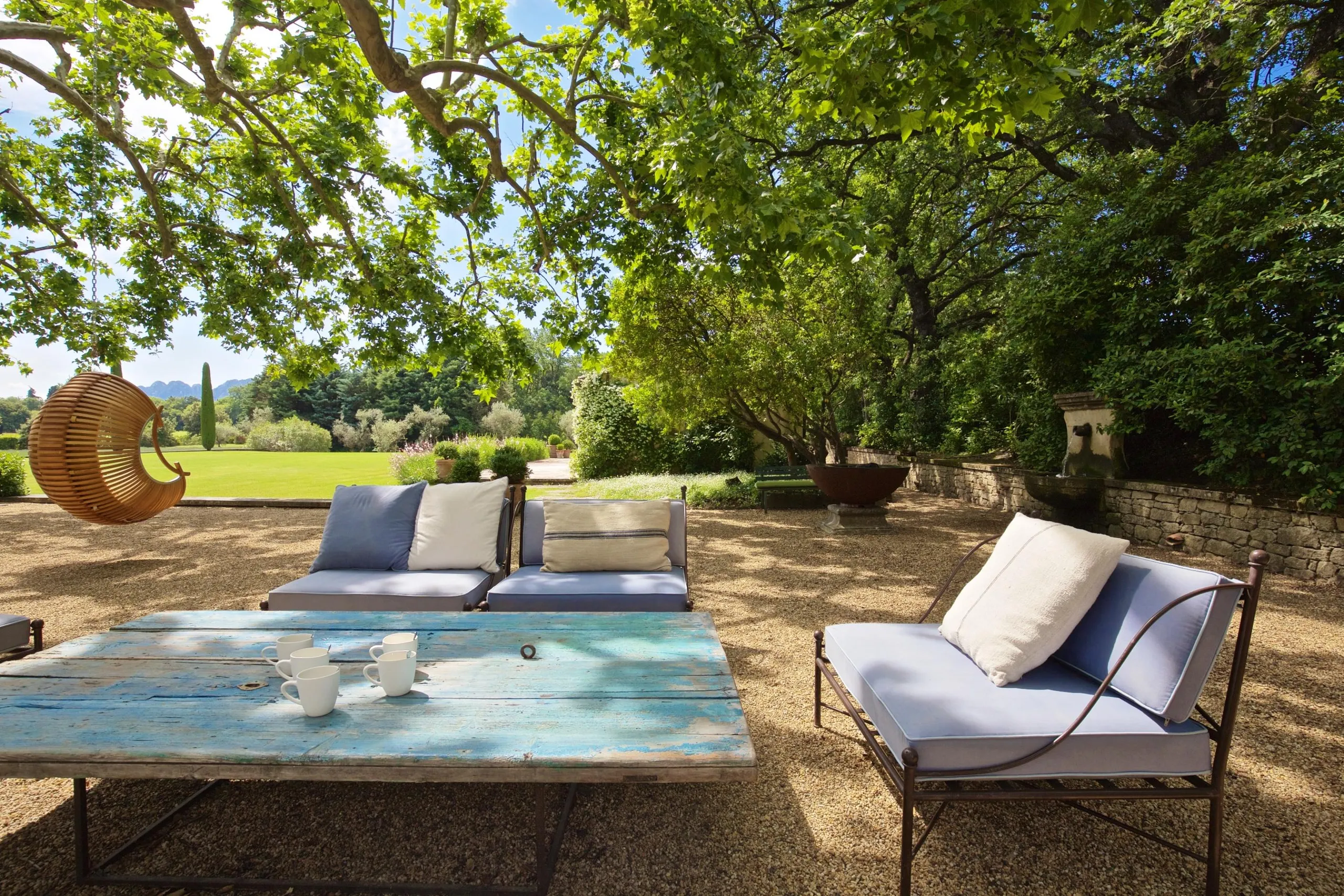 Provencal Paradise Estate with Gorgeous Pool and Lush Garden Grounds — photograph 10