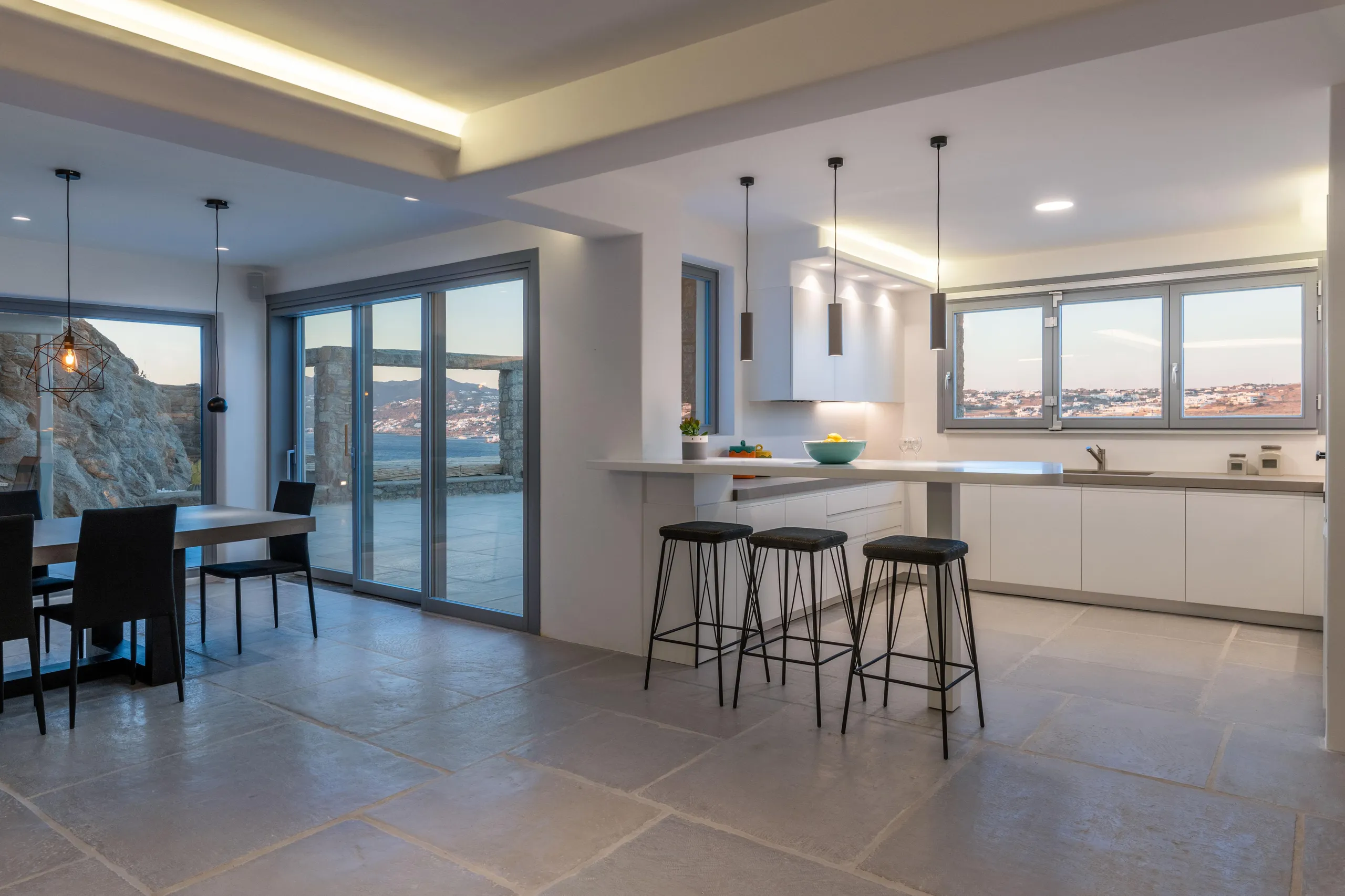 Tranquil Villa Haven with Infinity Pool and Mykonos Town Views — photograph 11