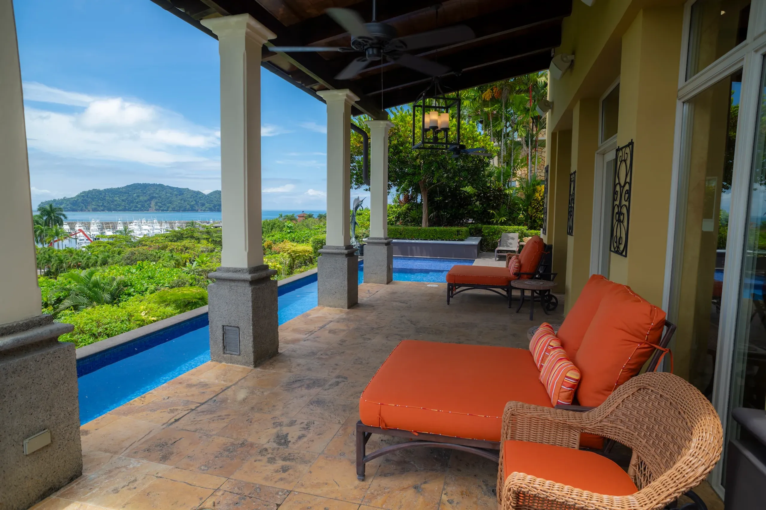 Colonial-Style Luxury Villa in Los Sueños with Infinity Pool, Ocean & Marina Views — photograph 3
