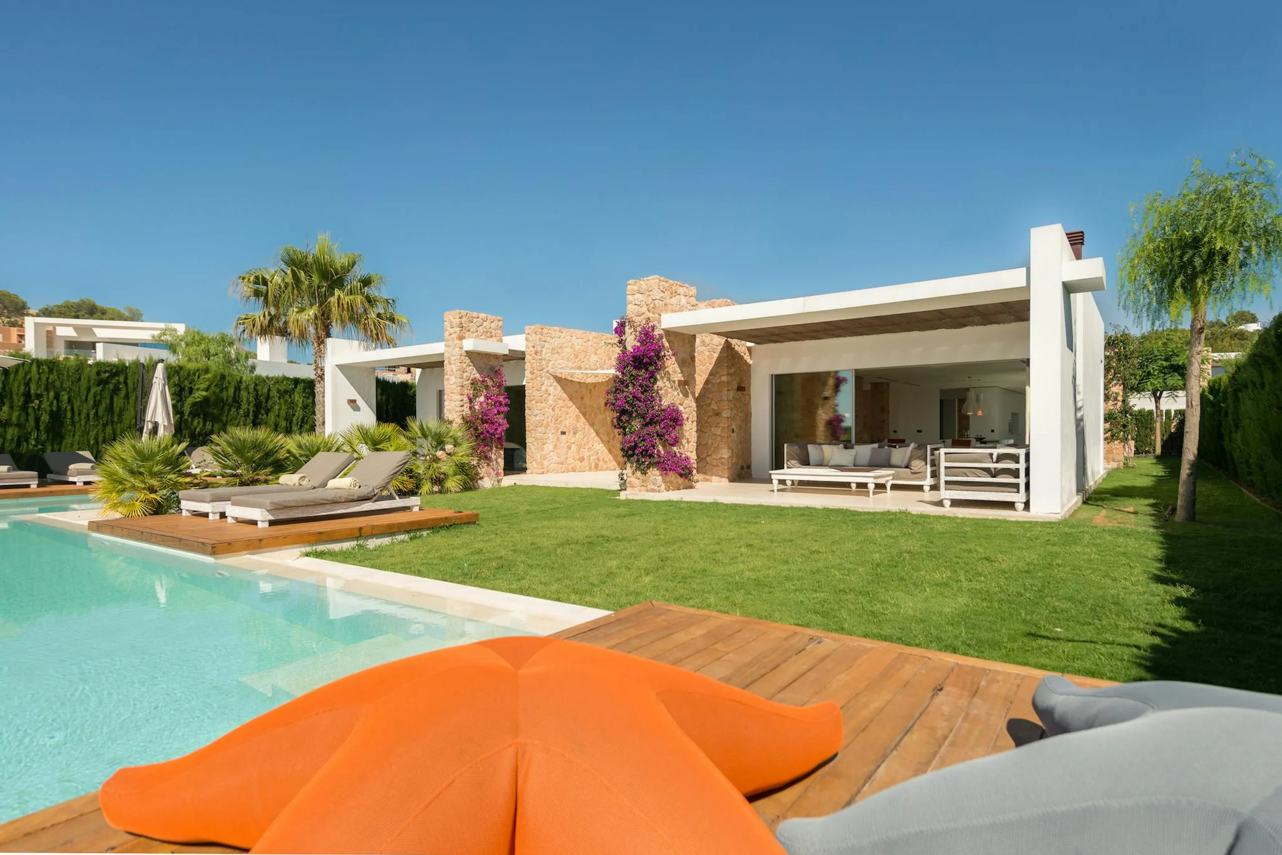 Regal Spanish Retreat with Private Pool and Sun Deck — photograph 7