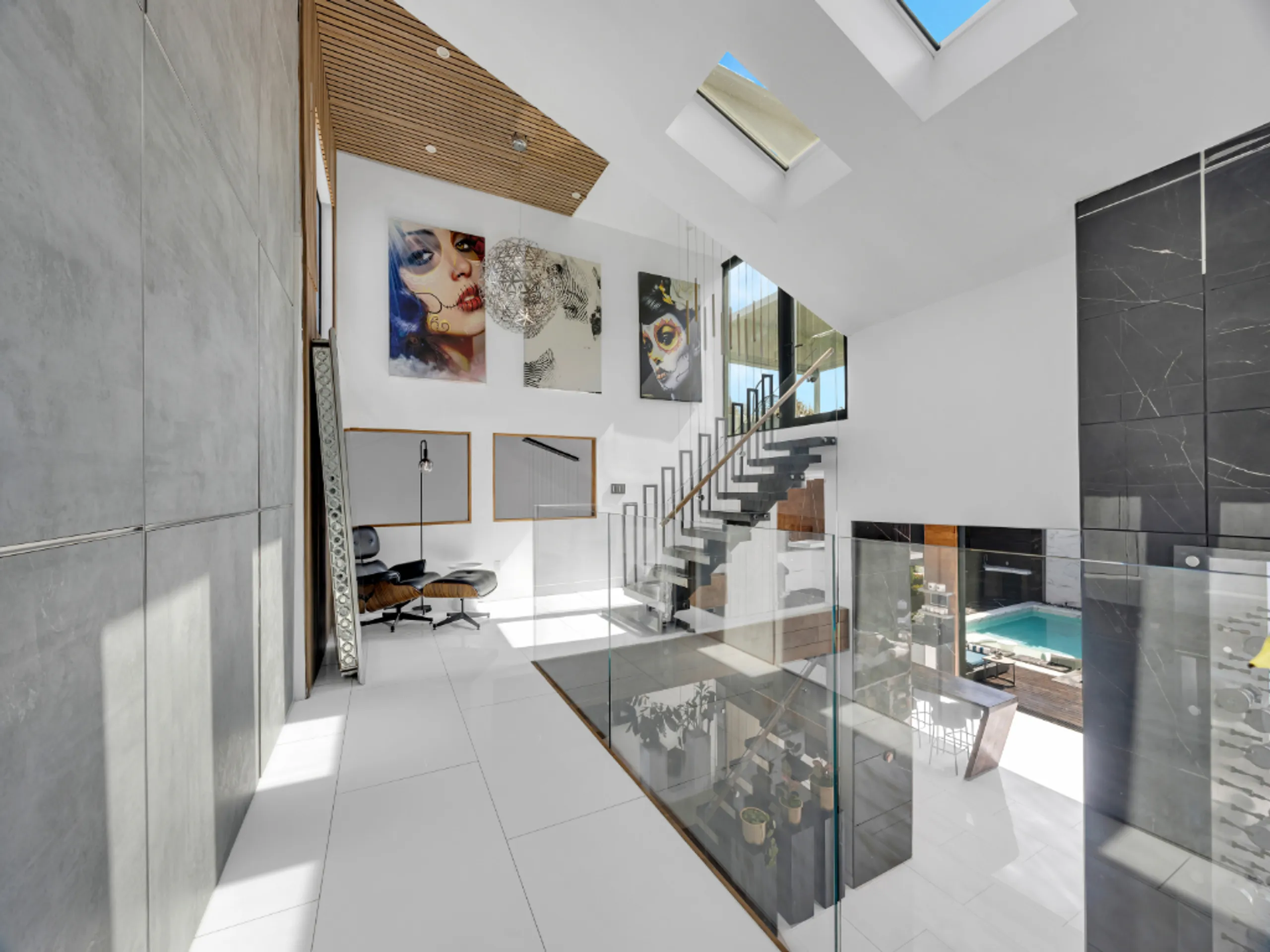 Regal 4BR Hollywood Villa with Amazing Amenities — photograph 8