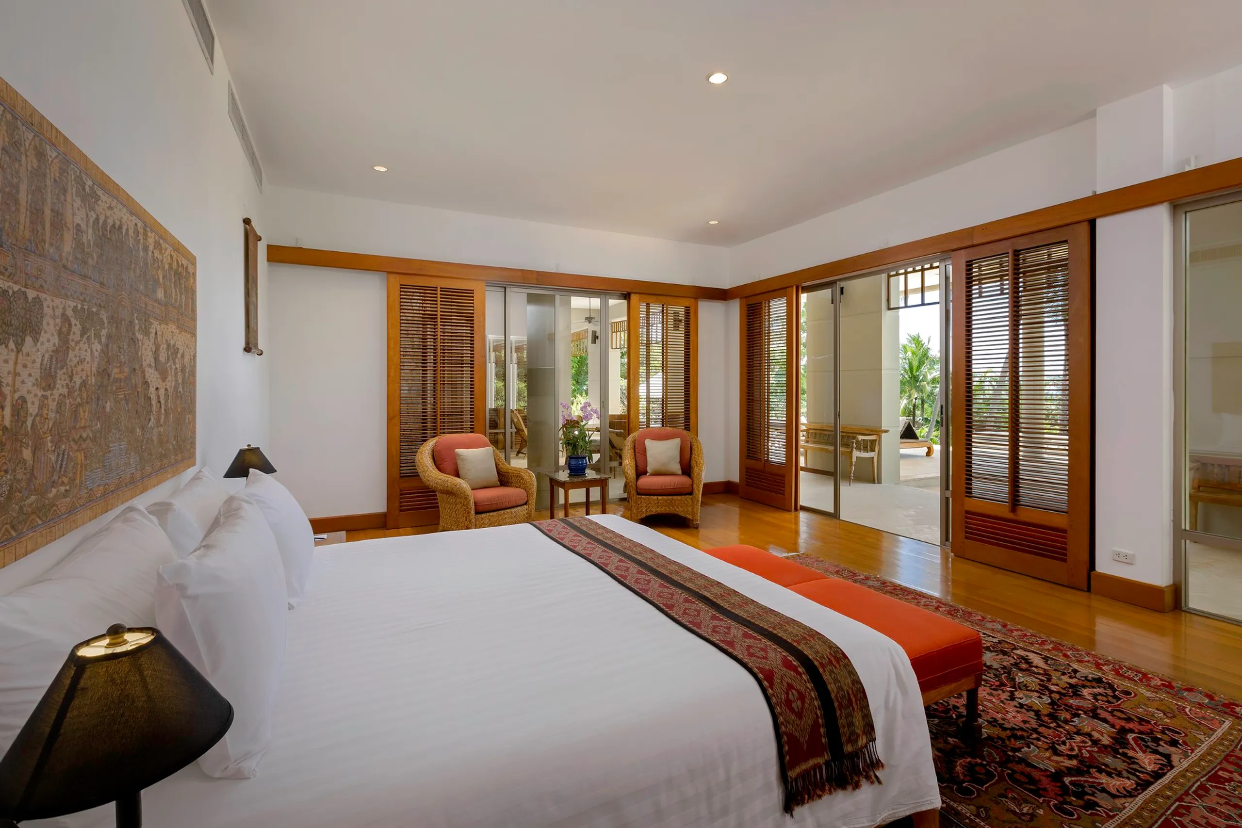 Majestic Bali Villa with Infinity Pool — photograph 12