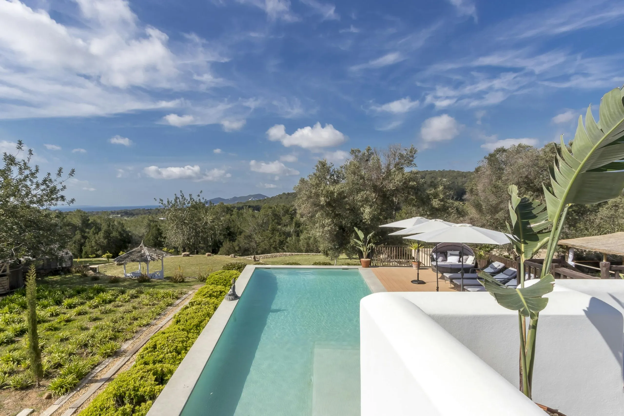 Resplendent Spanish Estate in Ibiza with Private Pool and Garden Grounds — photograph 3