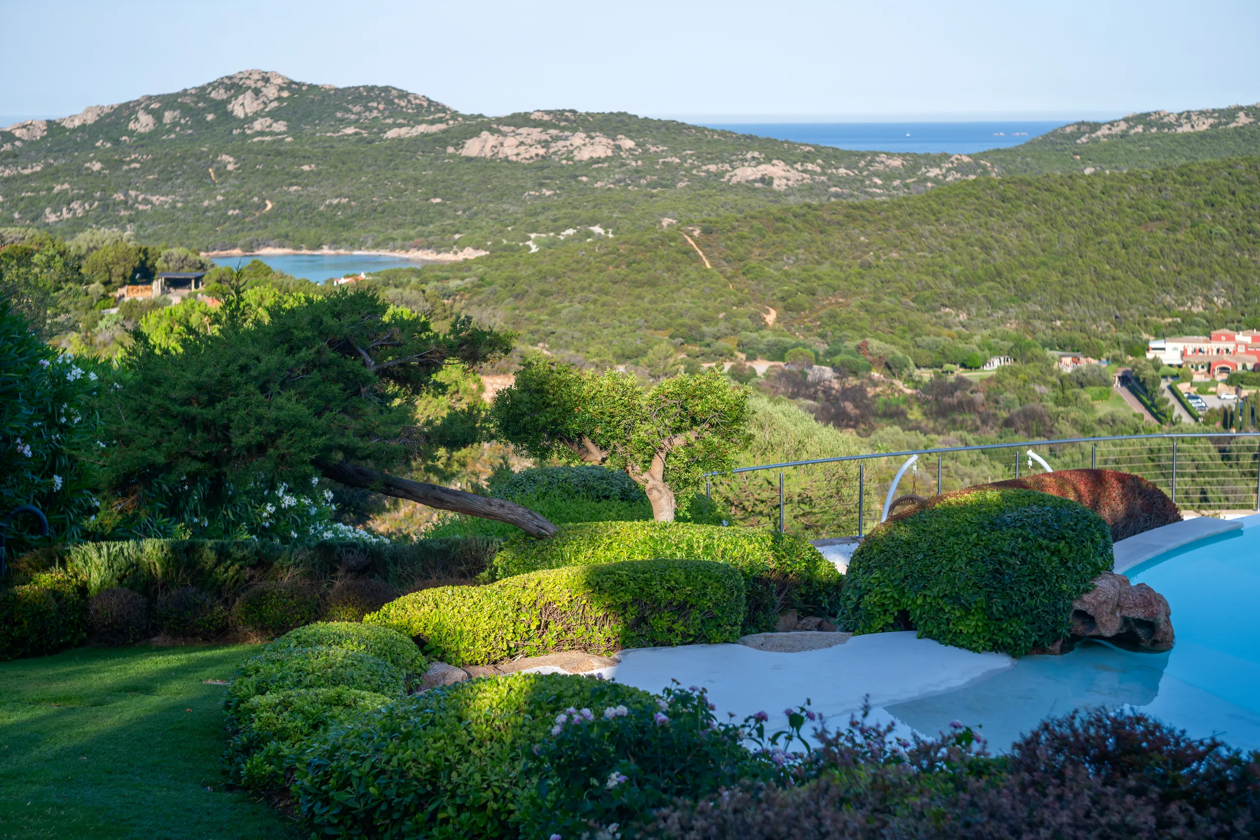 Stately Uphill Villa with Private Pool and Sea Views — photograph 5