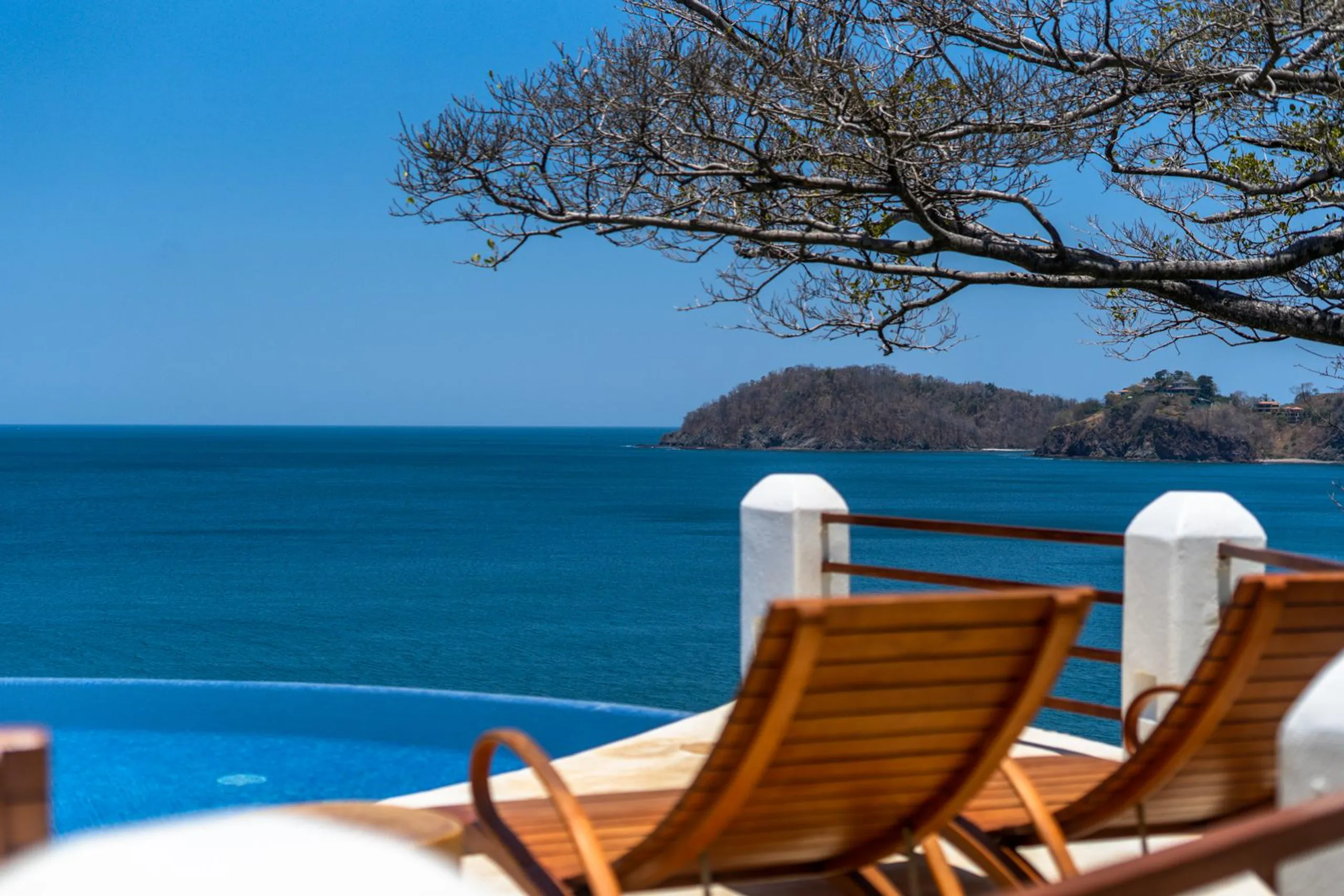 Opulent Playa Flamingo Villa with Private Pool and Sweeping Ocean Views — photograph 5